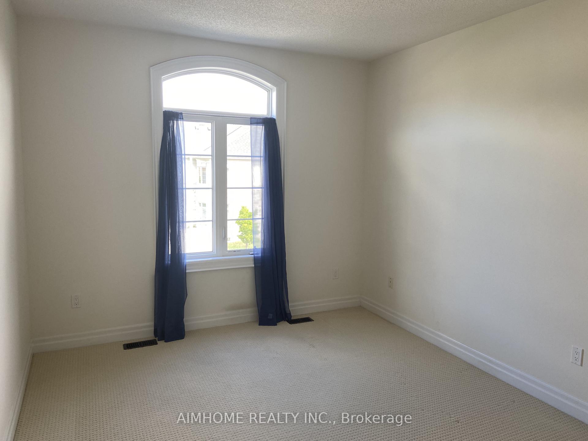 Photo 15 of 119 Hackwood Crescent, Aurora, Aurora Grove — HOMEH