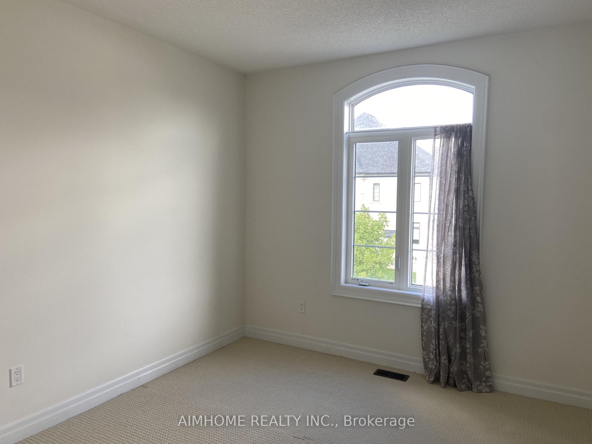 Photo 16 of 119 Hackwood Crescent, Aurora, Aurora Grove — HOMEH