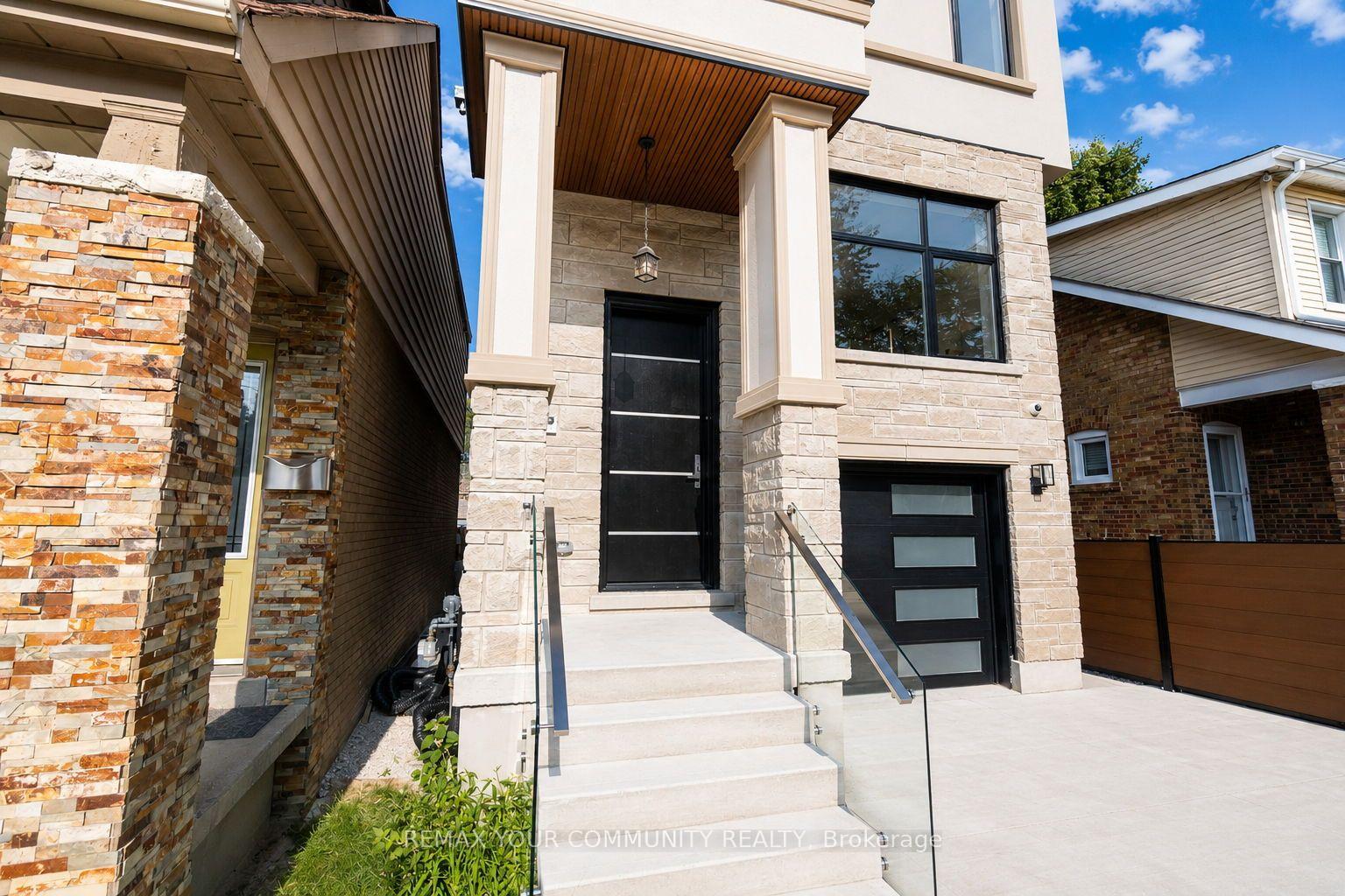 Photo 4 of 49 Wayland Avenue, Toronto, East End-Danforth — HOMEH