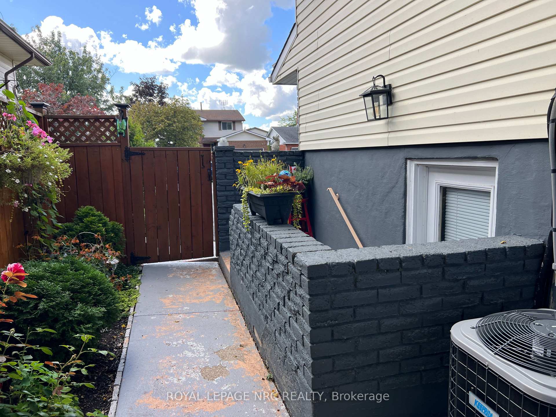 Photo 52 of 127 Keefer Road, Thorold, Confederation Heights — HOMEH