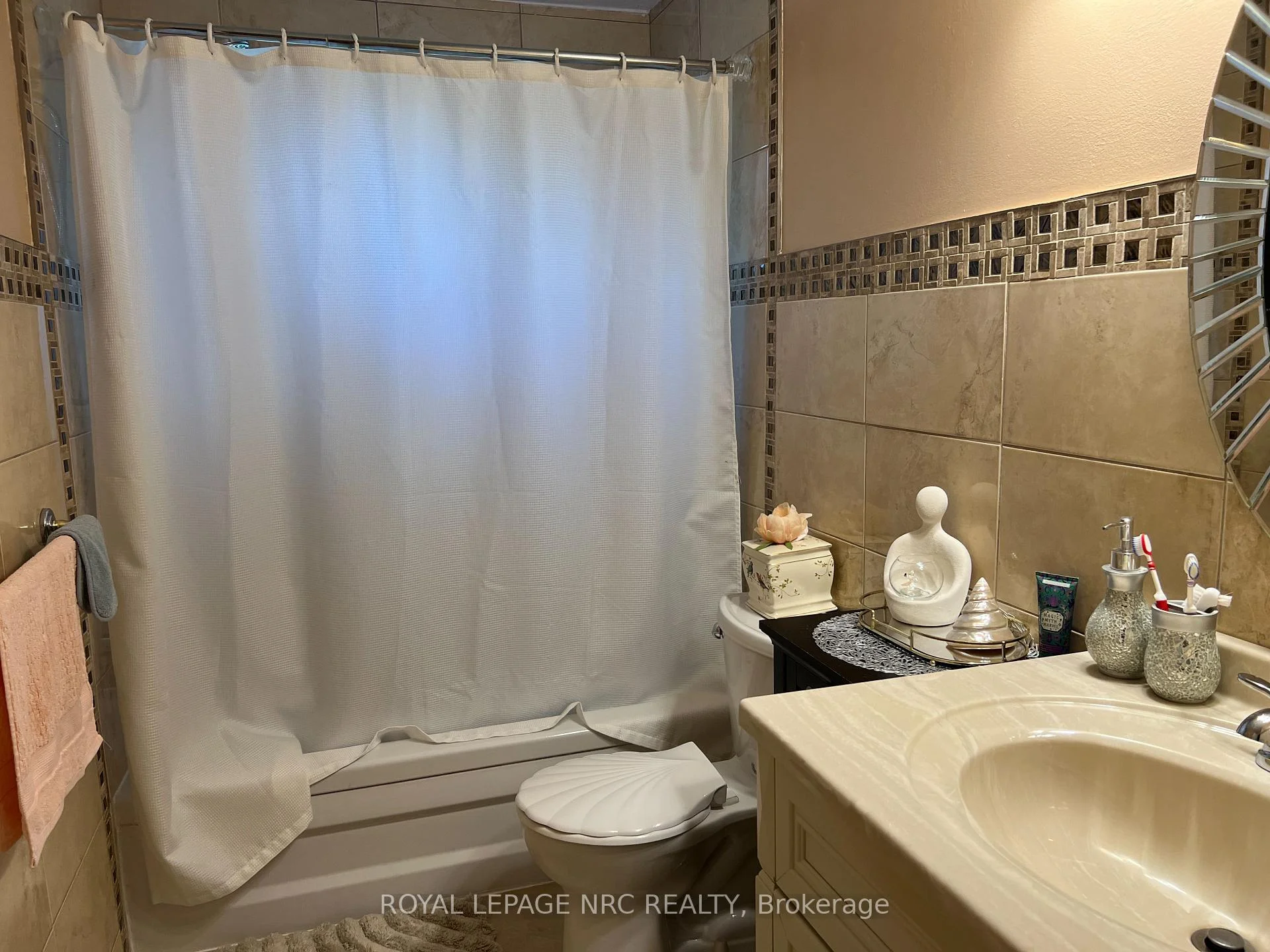 Photo 35 of 127 Keefer Road, Thorold, Confederation Heights — HOMEH