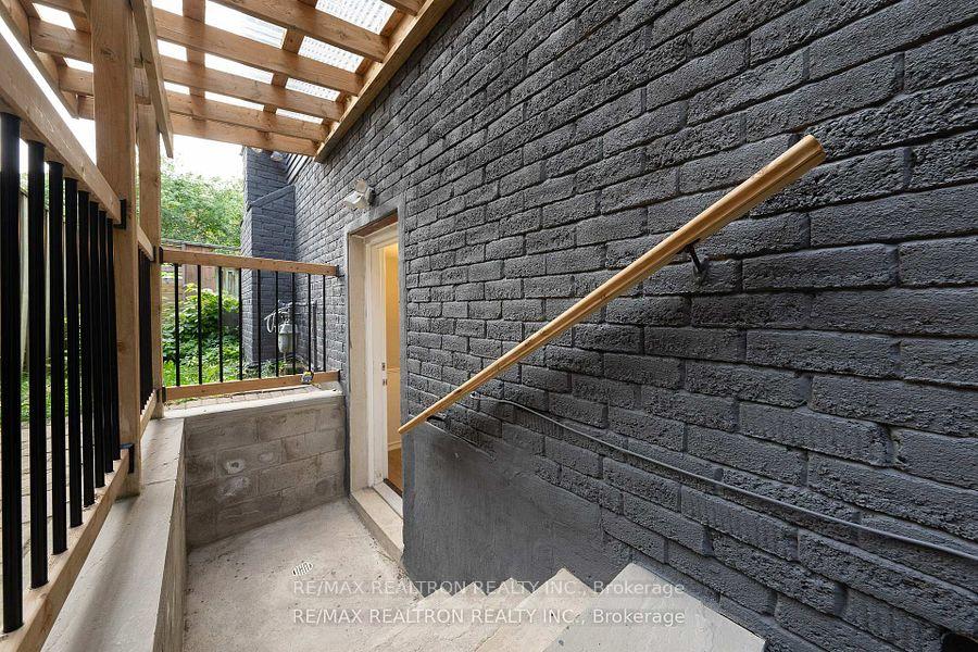 Photo 3 of Unit Basement, 162 Walton Drive, Aurora, Aurora Village — HOMEH