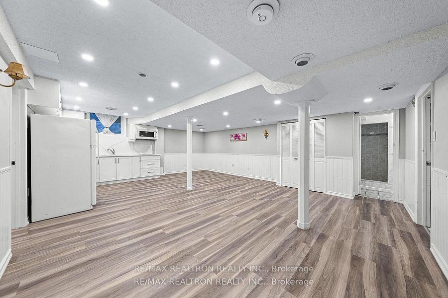 Photo 5 of Unit Basement, 162 Walton Drive, Aurora, Aurora Village — HOMEH