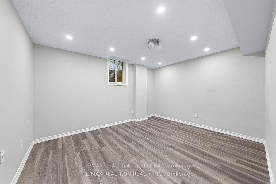 Photo 12 of Unit Basement, 162 Walton Drive, Aurora, Aurora Village — HOMEH