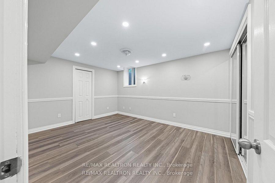 Photo 14 of Unit Basement, 162 Walton Drive, Aurora, Aurora Village — HOMEH
