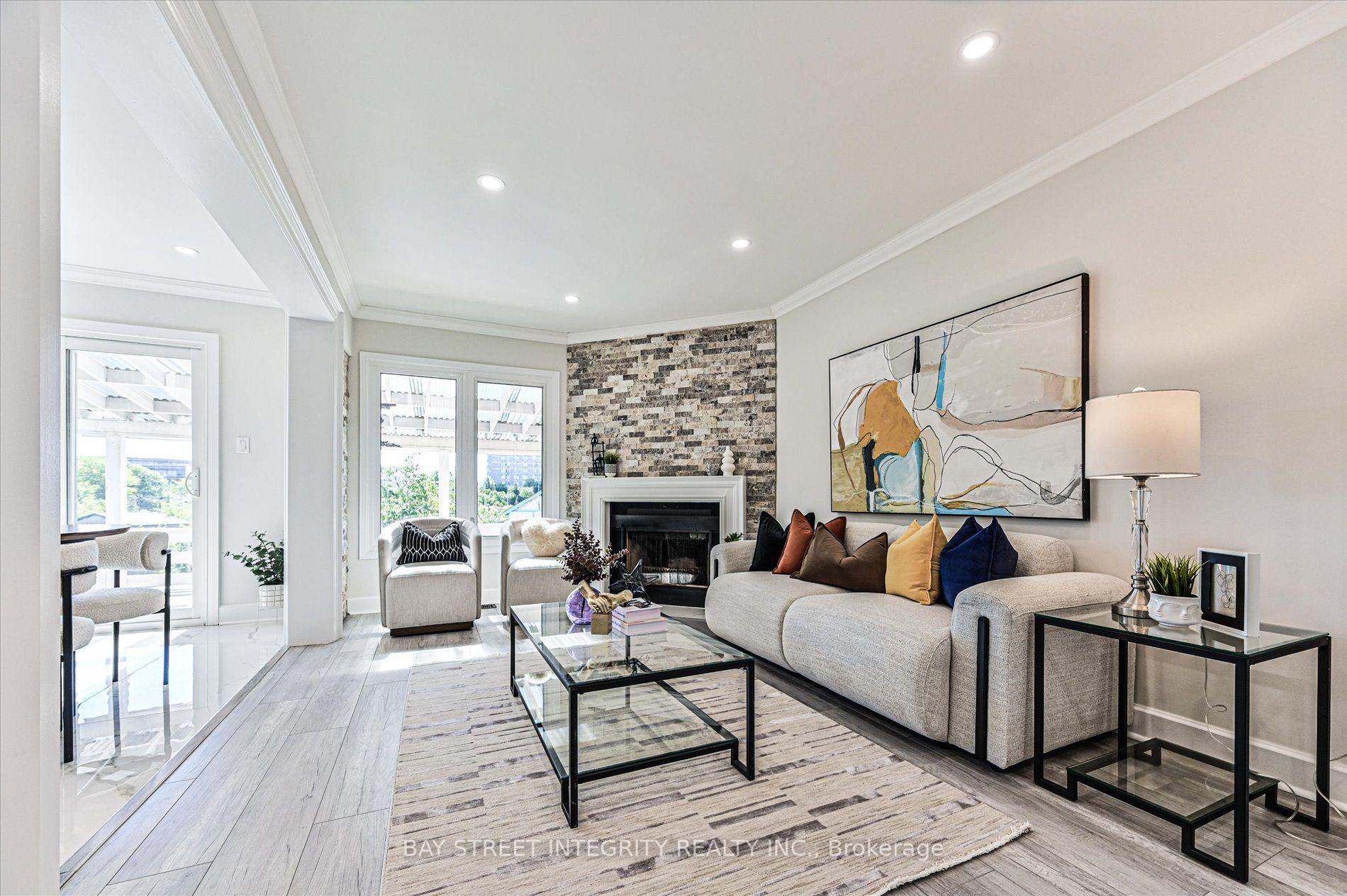 Photo 9 of 27 Samantha Circle, Richmond Hill, Doncrest — HOMEH