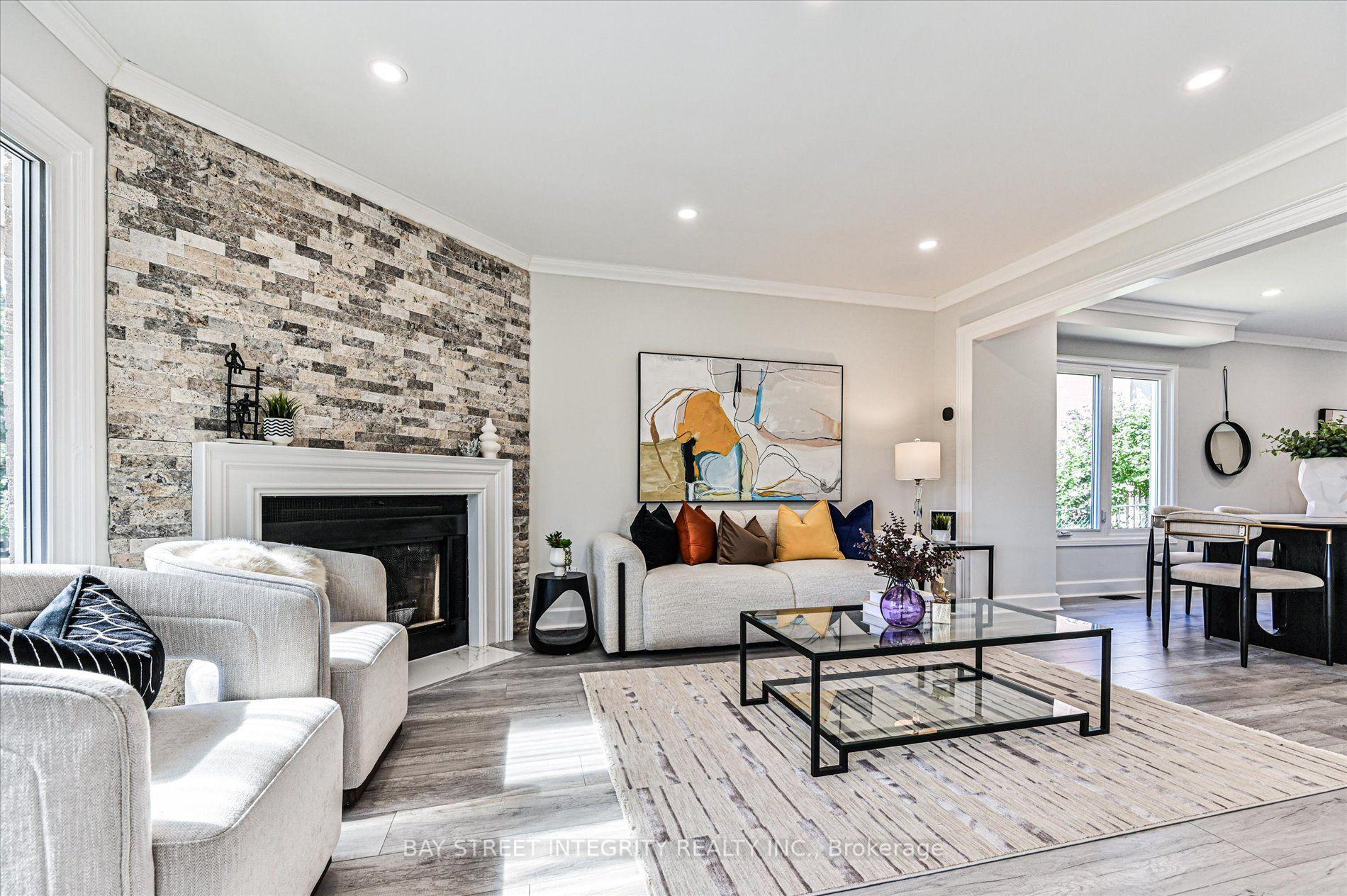 Photo 10 of 27 Samantha Circle, Richmond Hill, Doncrest — HOMEH