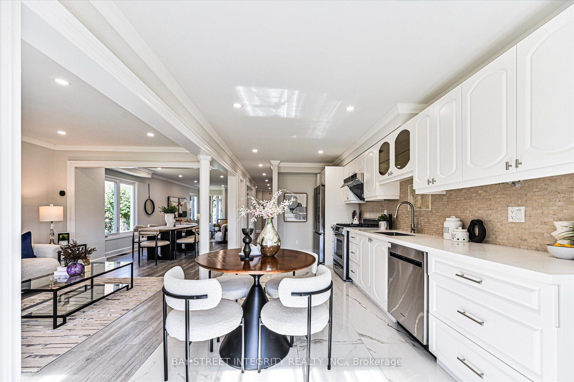 Photo 12 of 27 Samantha Circle, Richmond Hill, Doncrest — HOMEH