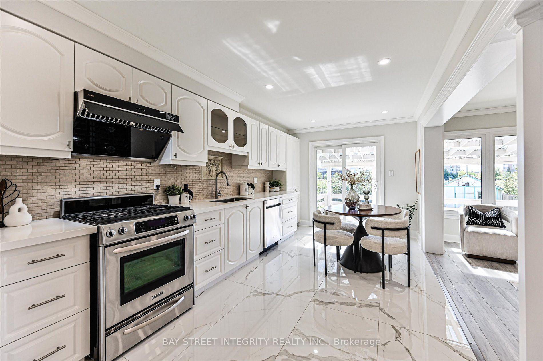 Photo 14 of 27 Samantha Circle, Richmond Hill, Doncrest — HOMEH