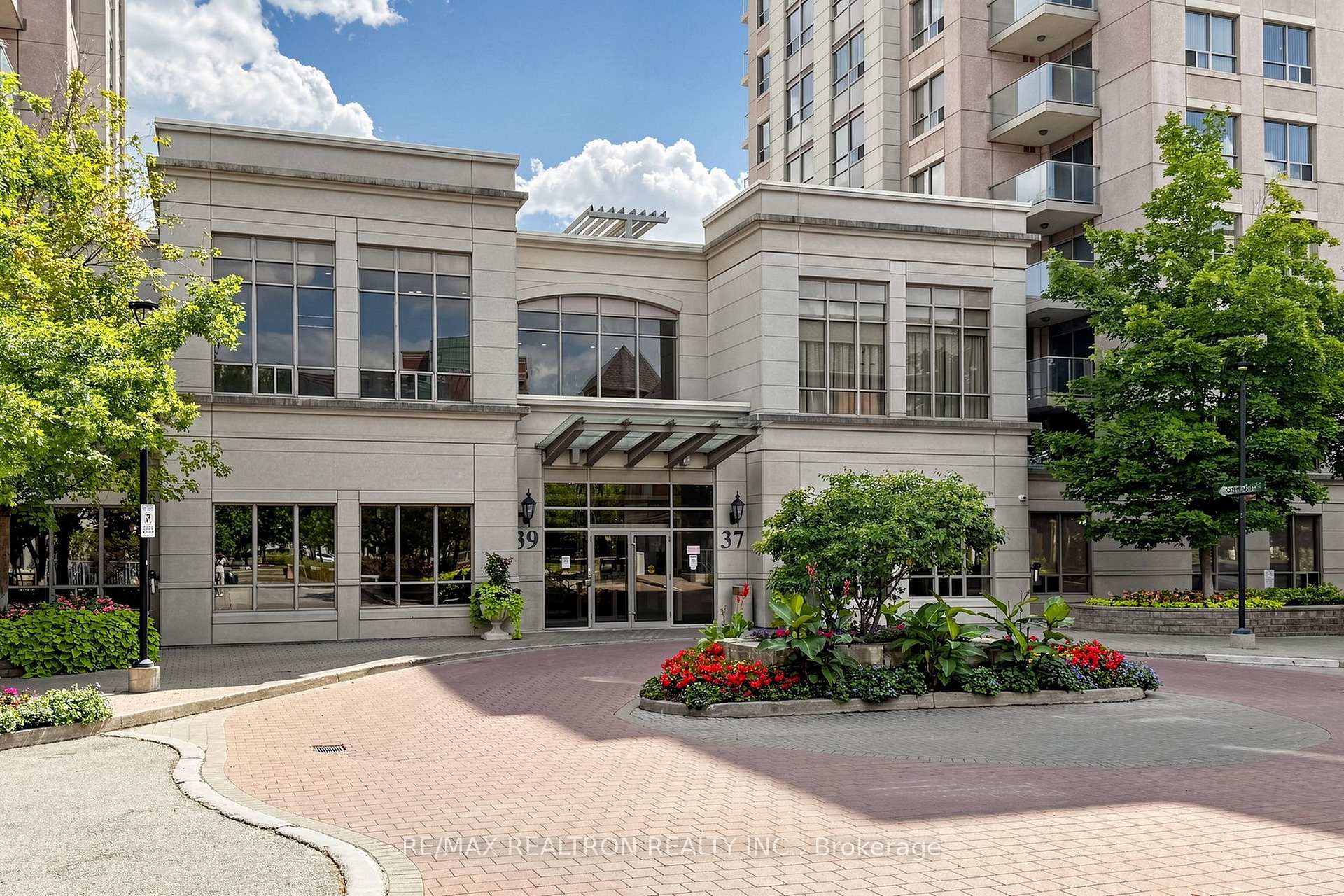 Photo 3 of Unit UPH3, 39 Galleria Parkway, Markham, Commerce Valley — HOMEH
