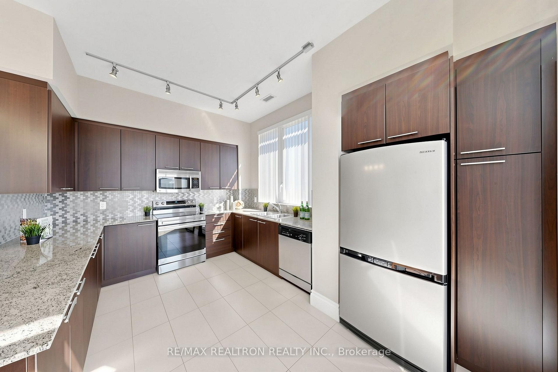 Photo 14 of Unit UPH3, 39 Galleria Parkway, Markham, Commerce Valley — HOMEH