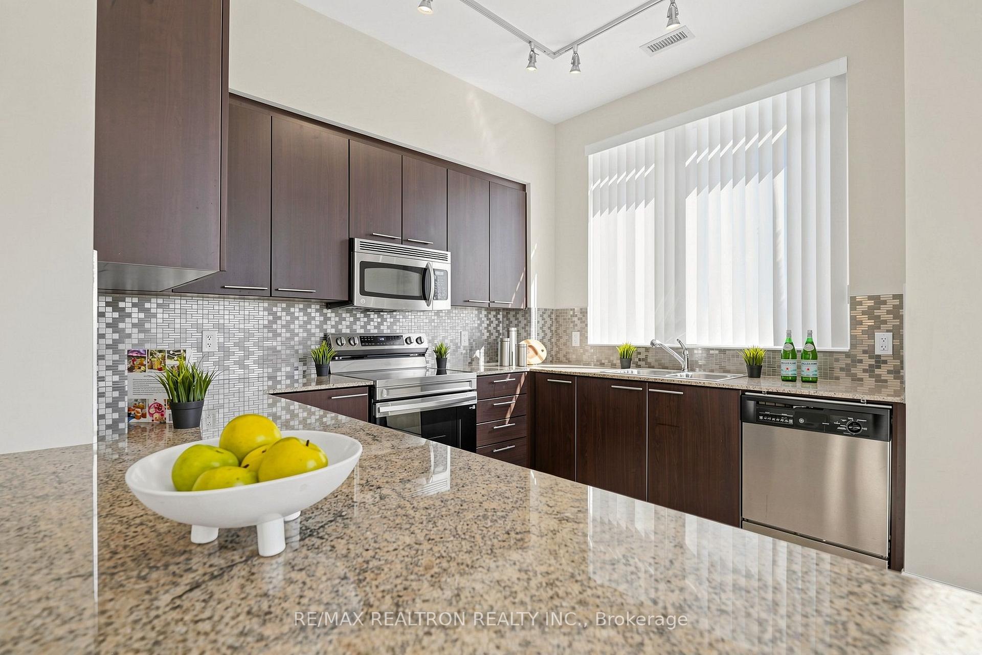 Photo 15 of Unit UPH3, 39 Galleria Parkway, Markham, Commerce Valley — HOMEH