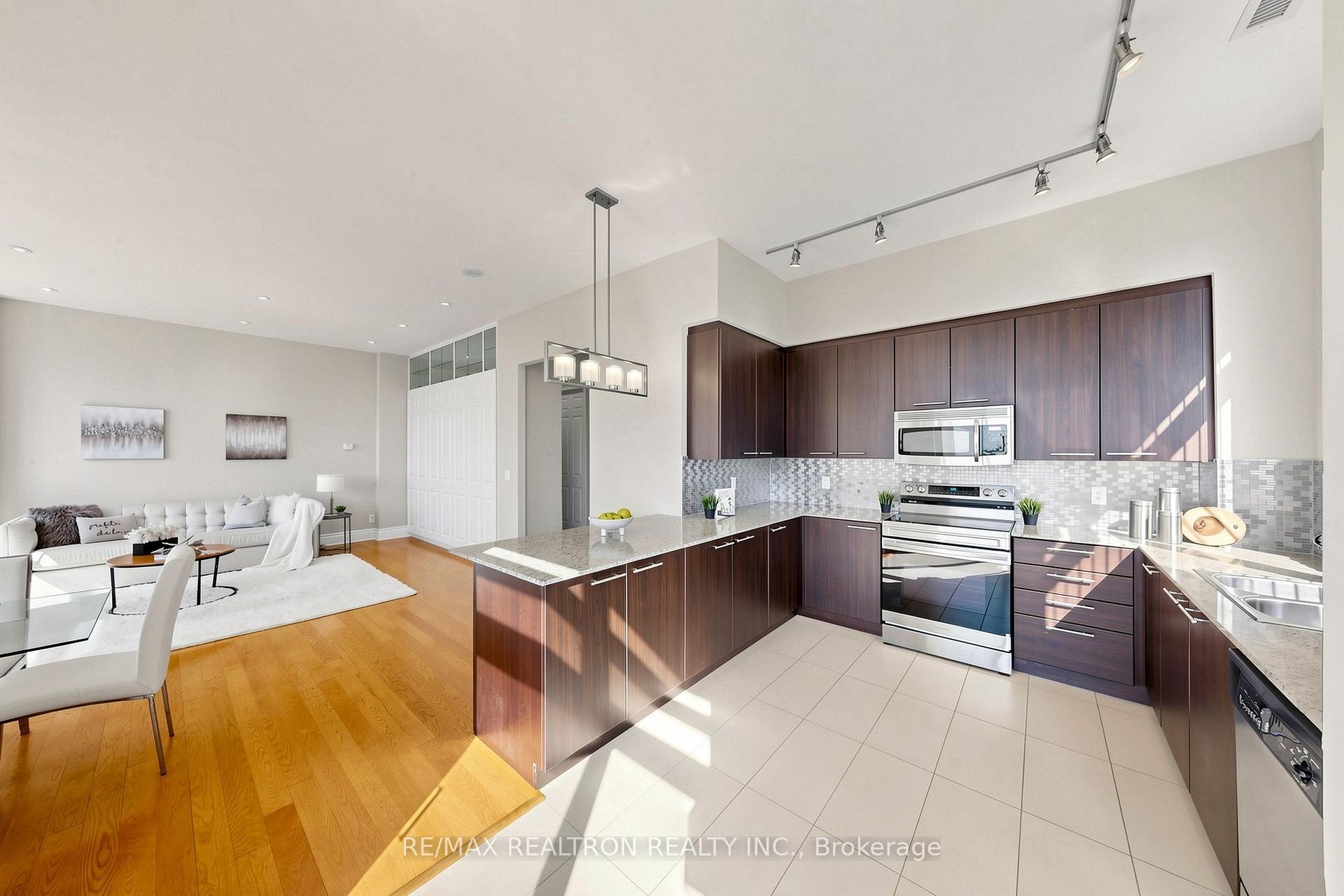 Photo 17 of Unit UPH3, 39 Galleria Parkway, Markham, Commerce Valley — HOMEH