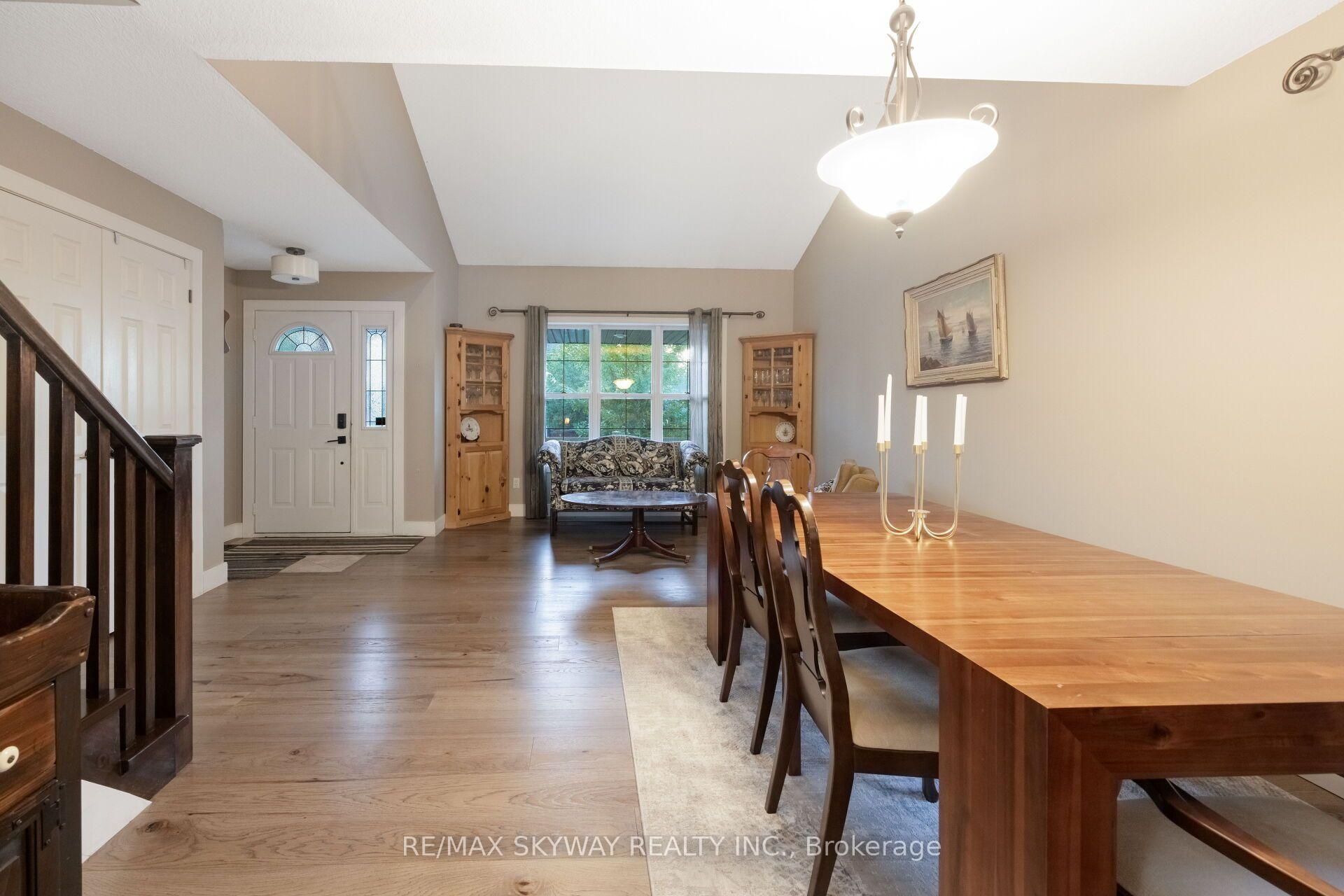 Photo 3 of 117 Oak Ridge Drive, Orangeville — HOMEH