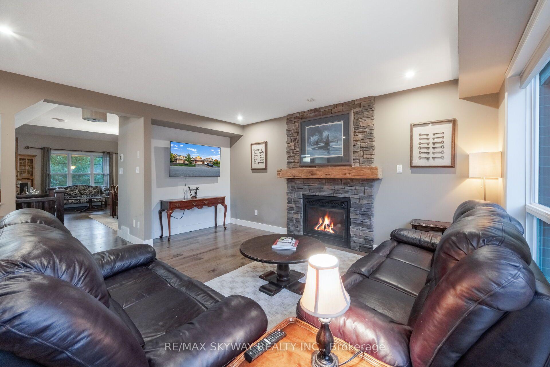 Photo 8 of 117 Oak Ridge Drive, Orangeville — HOMEH