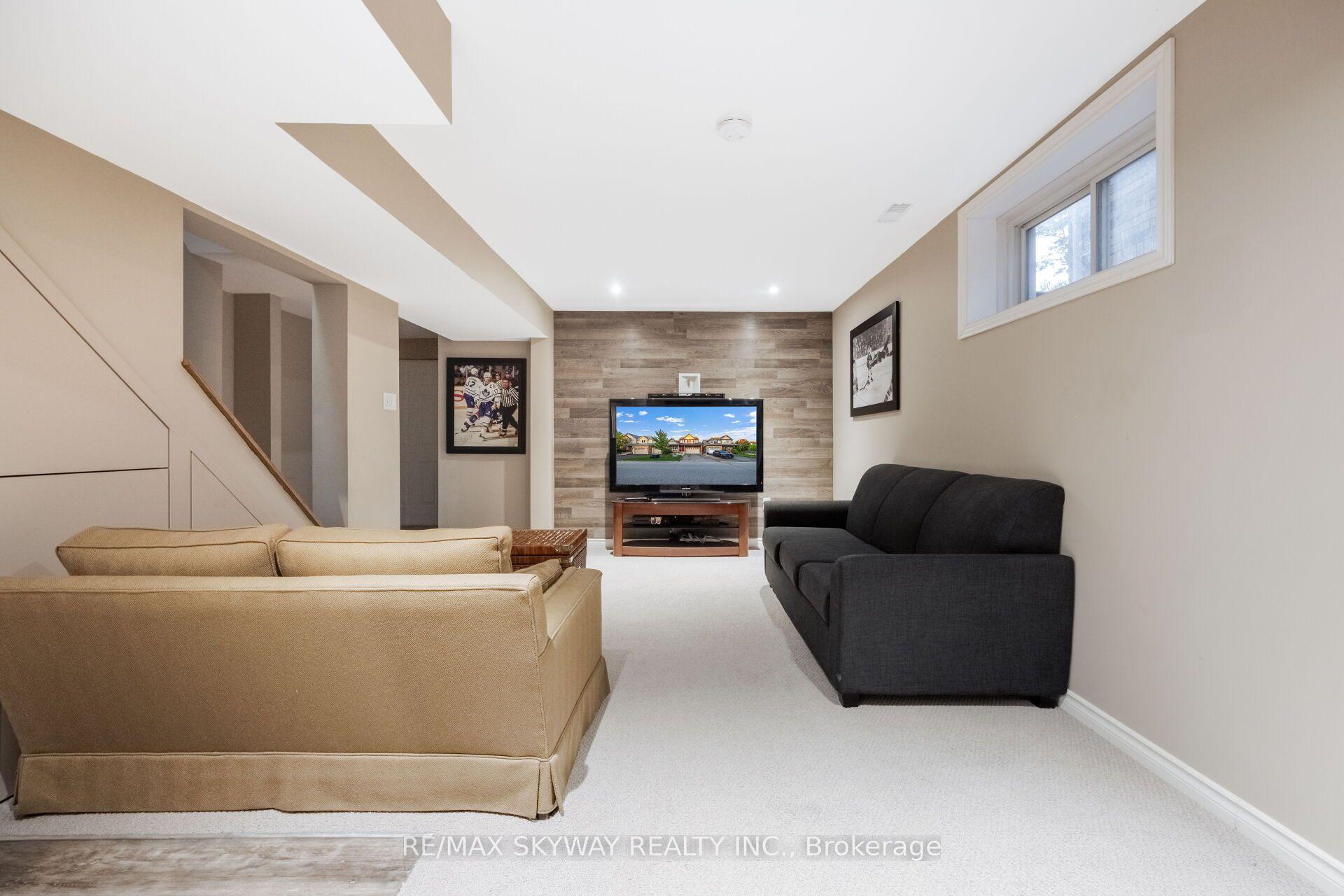 Photo 33 of 117 Oak Ridge Drive, Orangeville — HOMEH