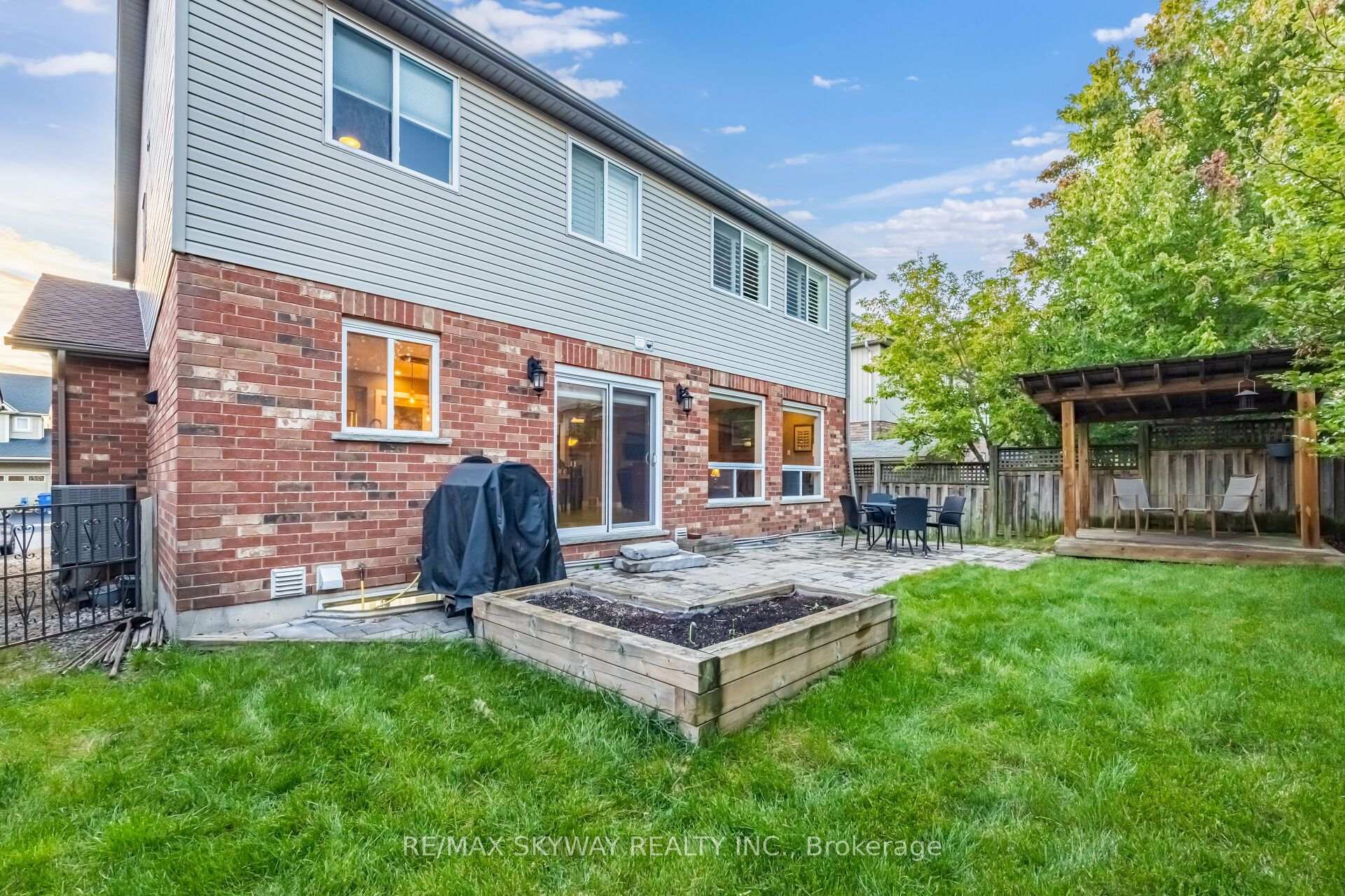 Photo 39 of 117 Oak Ridge Drive, Orangeville — HOMEH