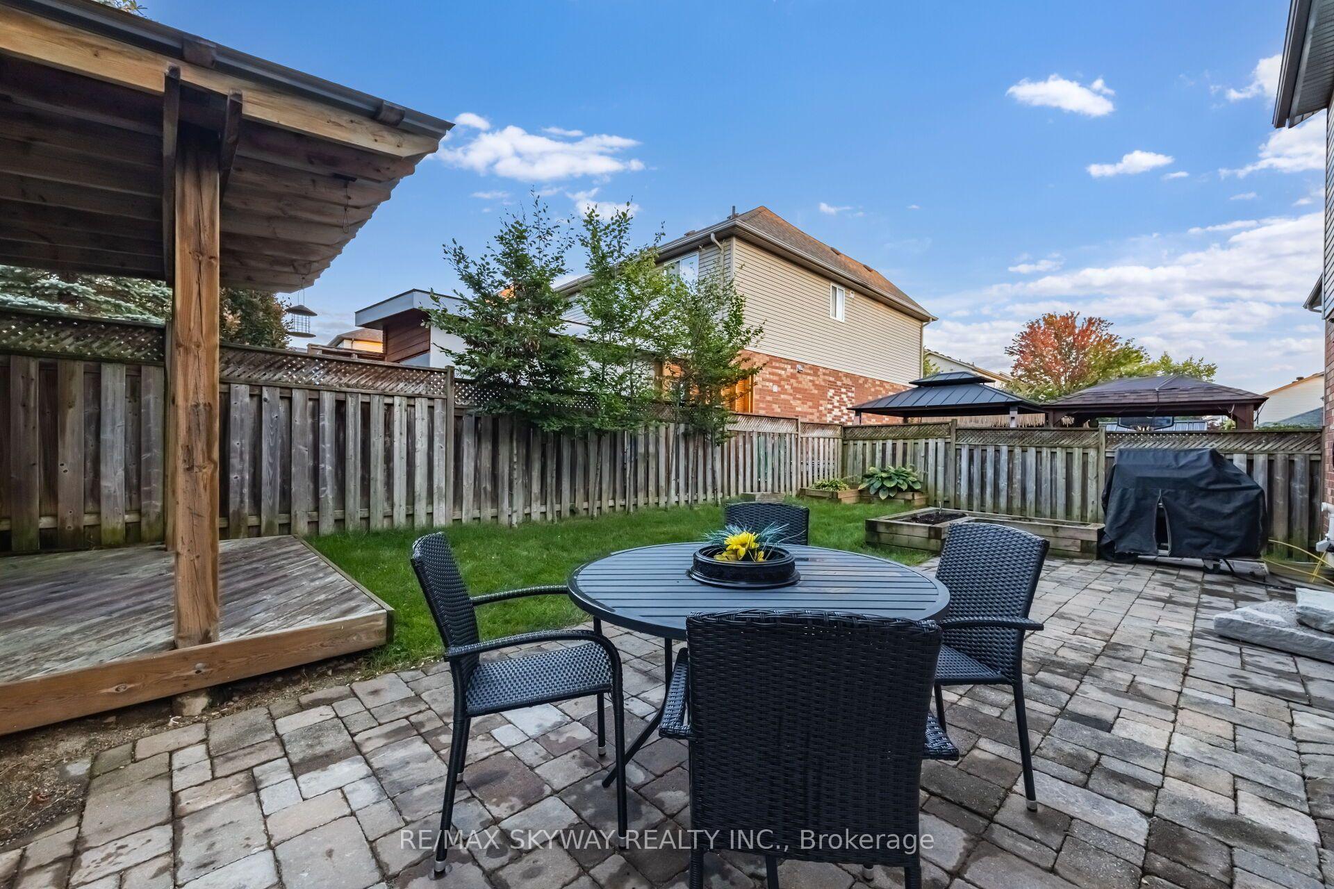 Photo 41 of 117 Oak Ridge Drive, Orangeville — HOMEH