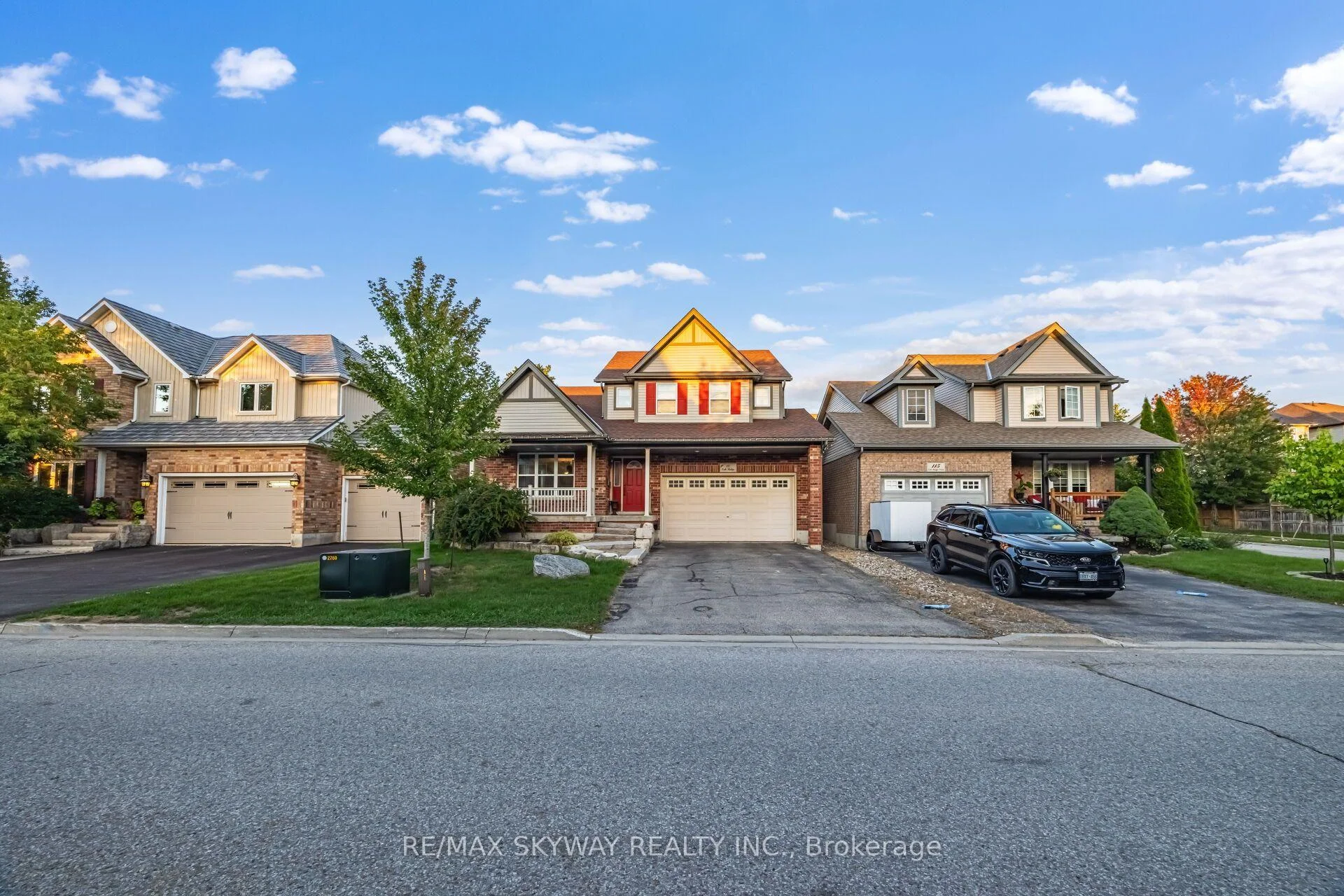 Photo 2 of 117 Oak Ridge Drive, Orangeville — HOMEH