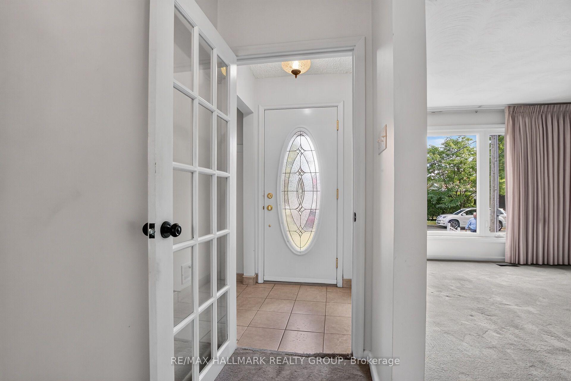 Photo 5 of 1130 Soderlind Street, Ottawa, Parkway Park — HOMEH