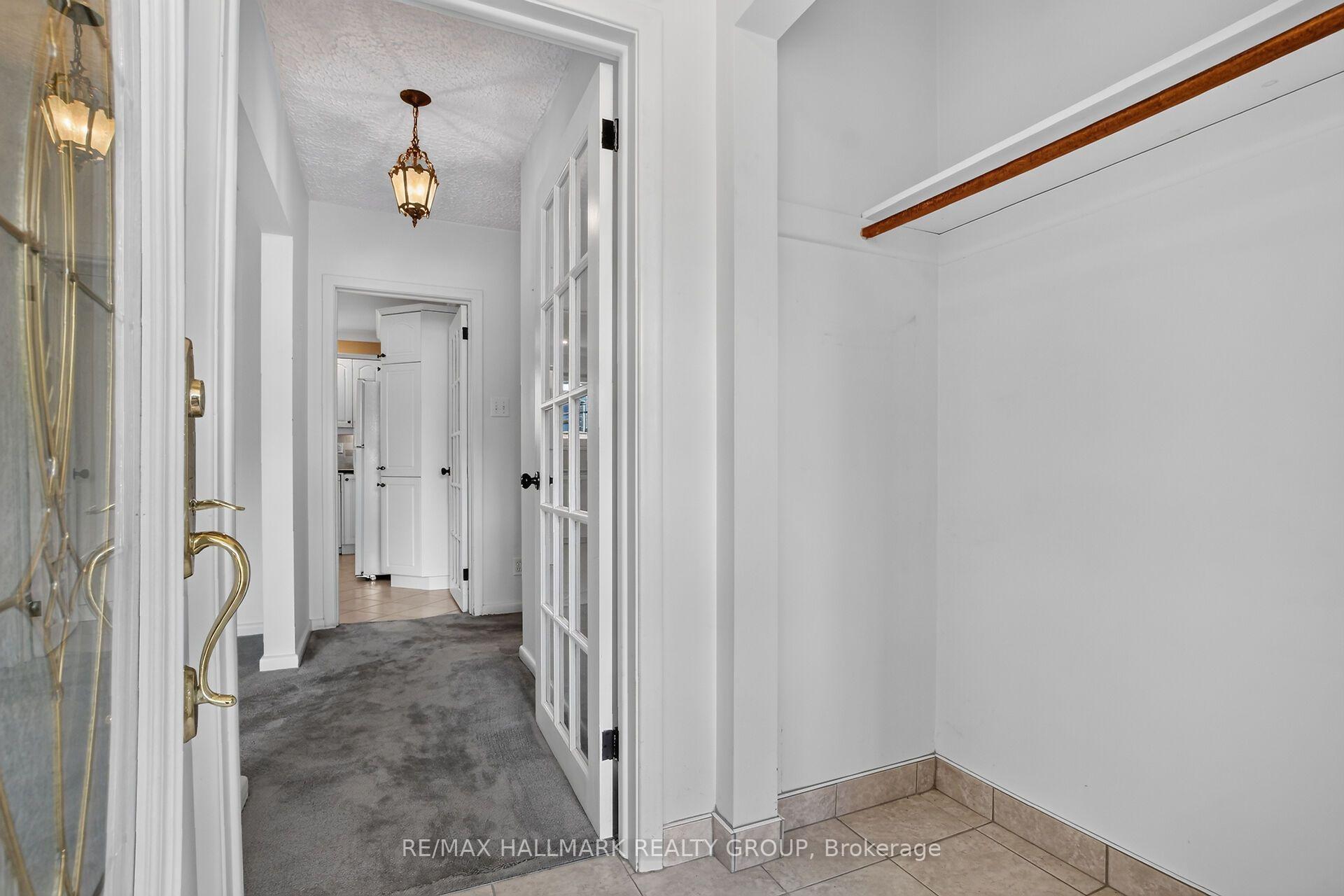 Photo 6 of 1130 Soderlind Street, Ottawa, Parkway Park — HOMEH
