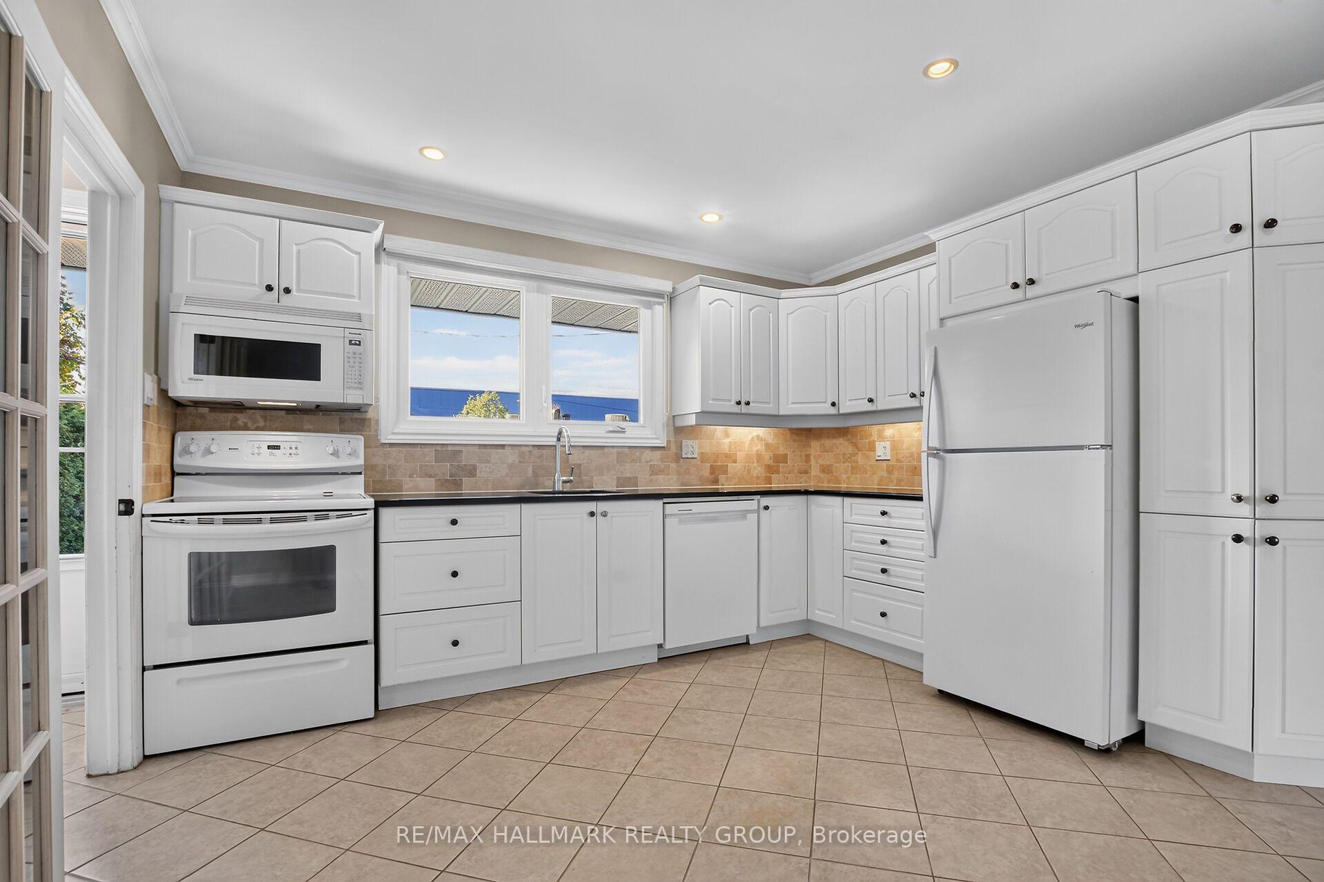 Photo 10 of 1130 Soderlind Street, Ottawa, Parkway Park — HOMEH
