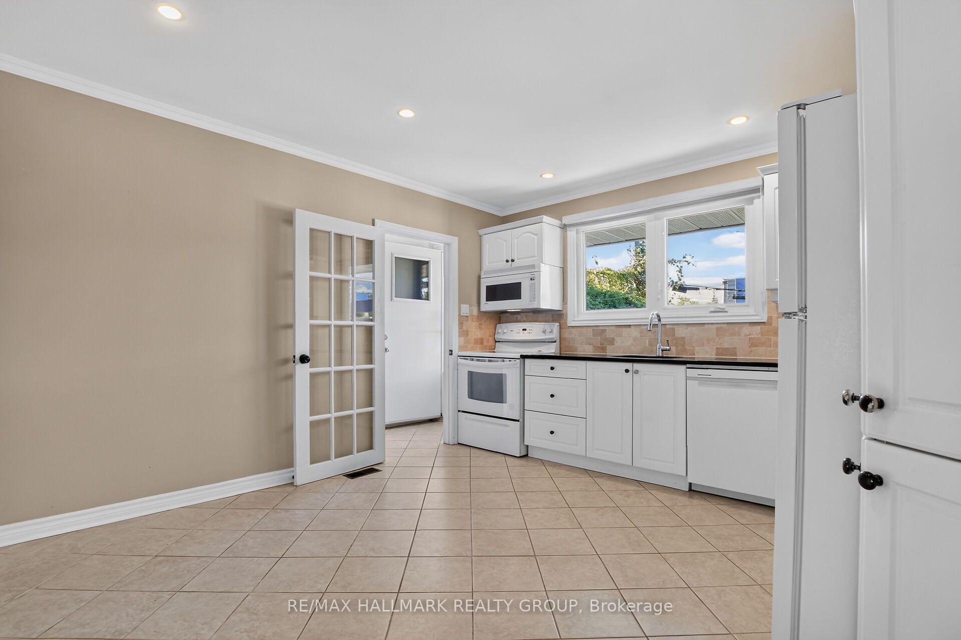 Photo 13 of 1130 Soderlind Street, Ottawa, Parkway Park — HOMEH