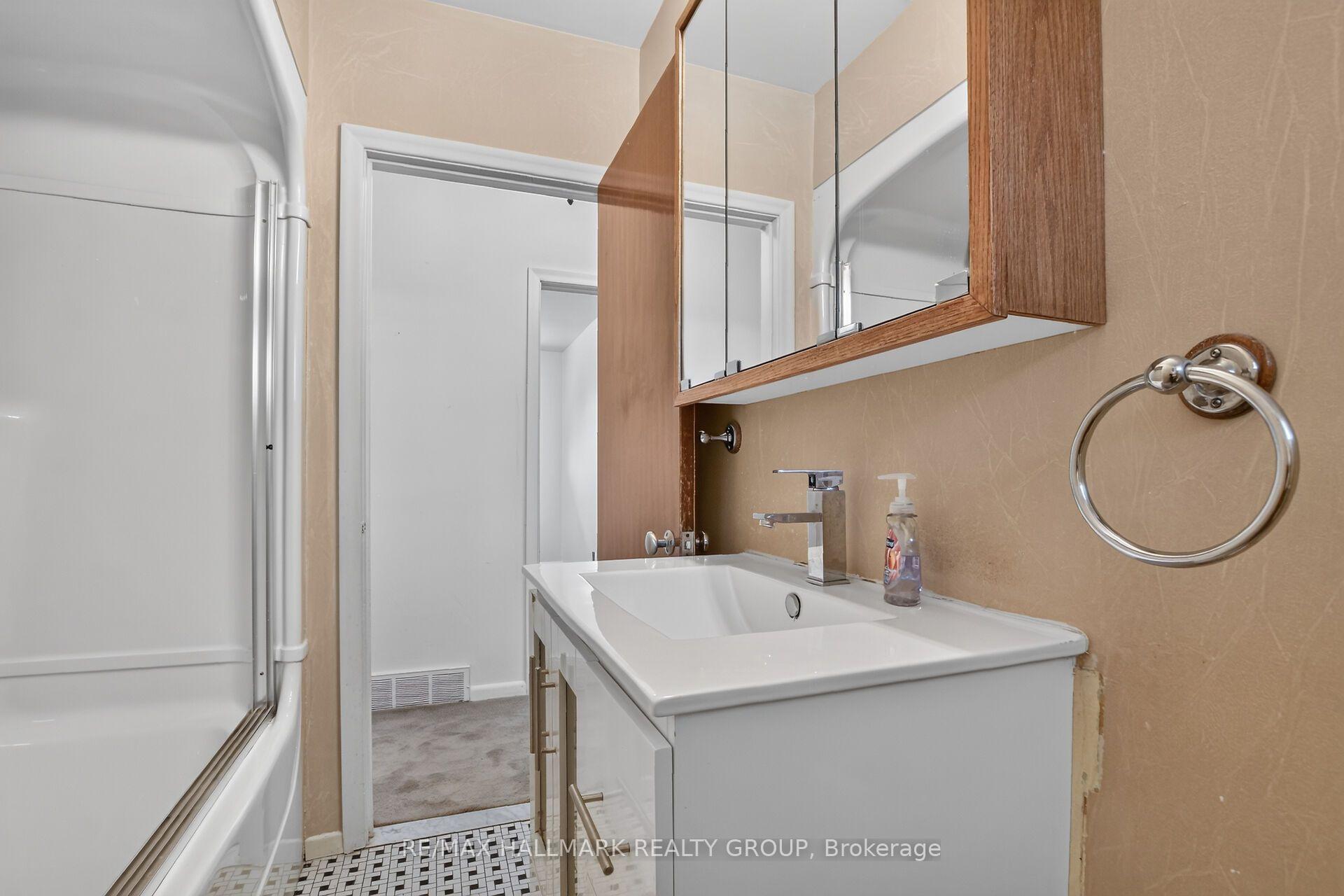 Photo 20 of 1130 Soderlind Street, Ottawa, Parkway Park — HOMEH