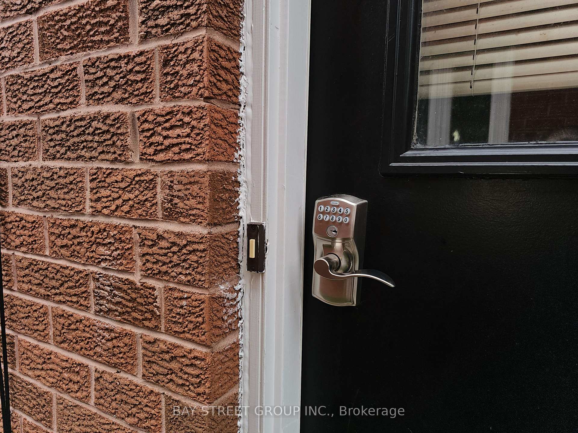 Photo 3 of Unit basement #1, 3177 Colonial Drive, Mississauga, Erin Mills — HOMEH