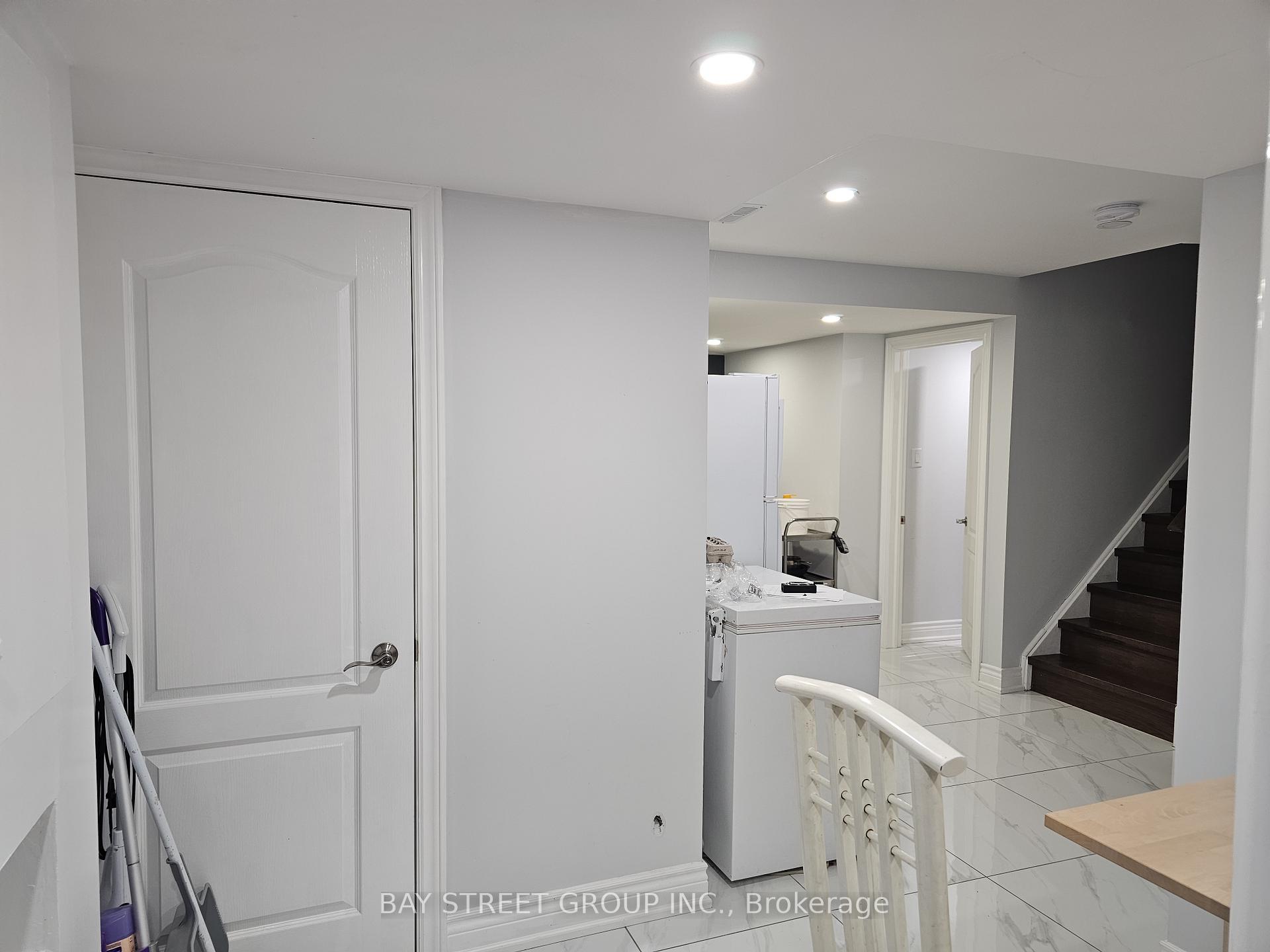Photo 6 of Unit basement #1, 3177 Colonial Drive, Mississauga, Erin Mills — HOMEH