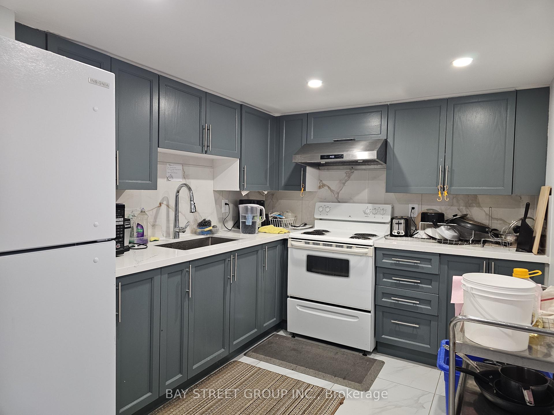 Photo 8 of Unit basement #1, 3177 Colonial Drive, Mississauga, Erin Mills — HOMEH
