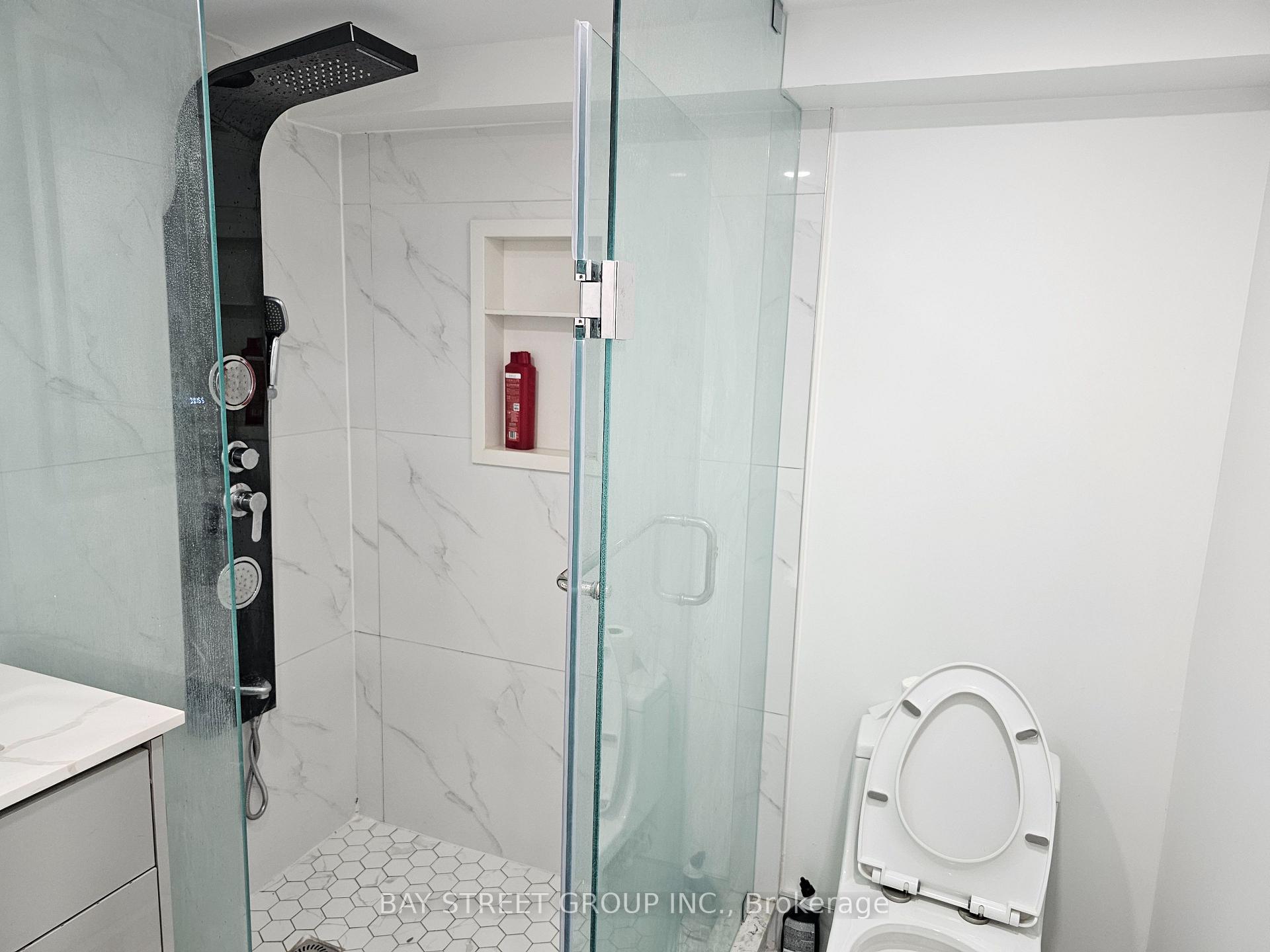 Photo 10 of Unit basement #1, 3177 Colonial Drive, Mississauga, Erin Mills — HOMEH