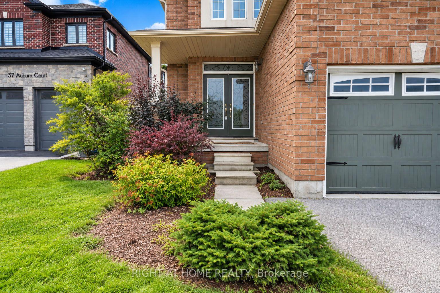 Photo 4 of 35 Auburn Court, Barrie, Ardagh — HOMEH