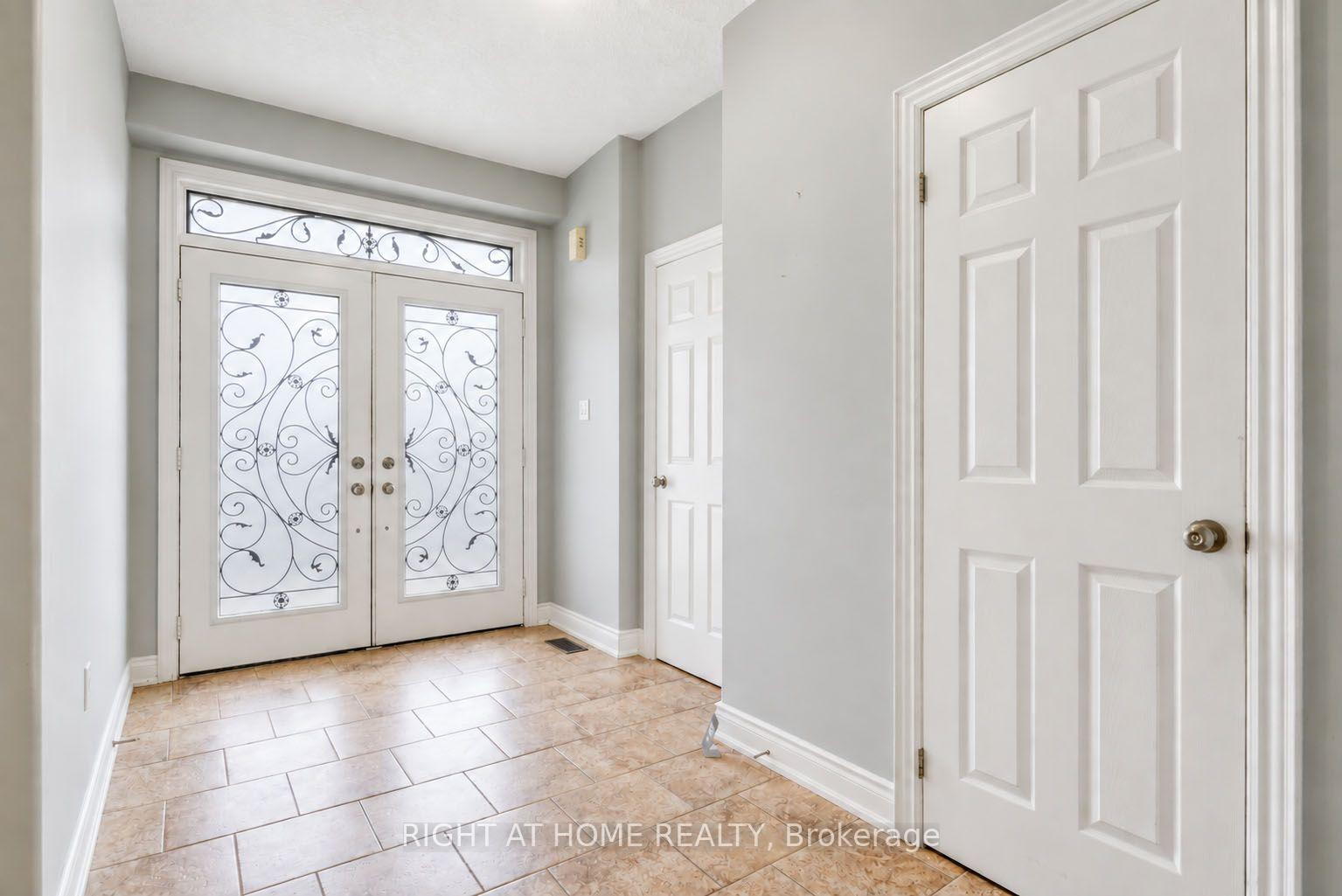 Photo 5 of 35 Auburn Court, Barrie, Ardagh — HOMEH