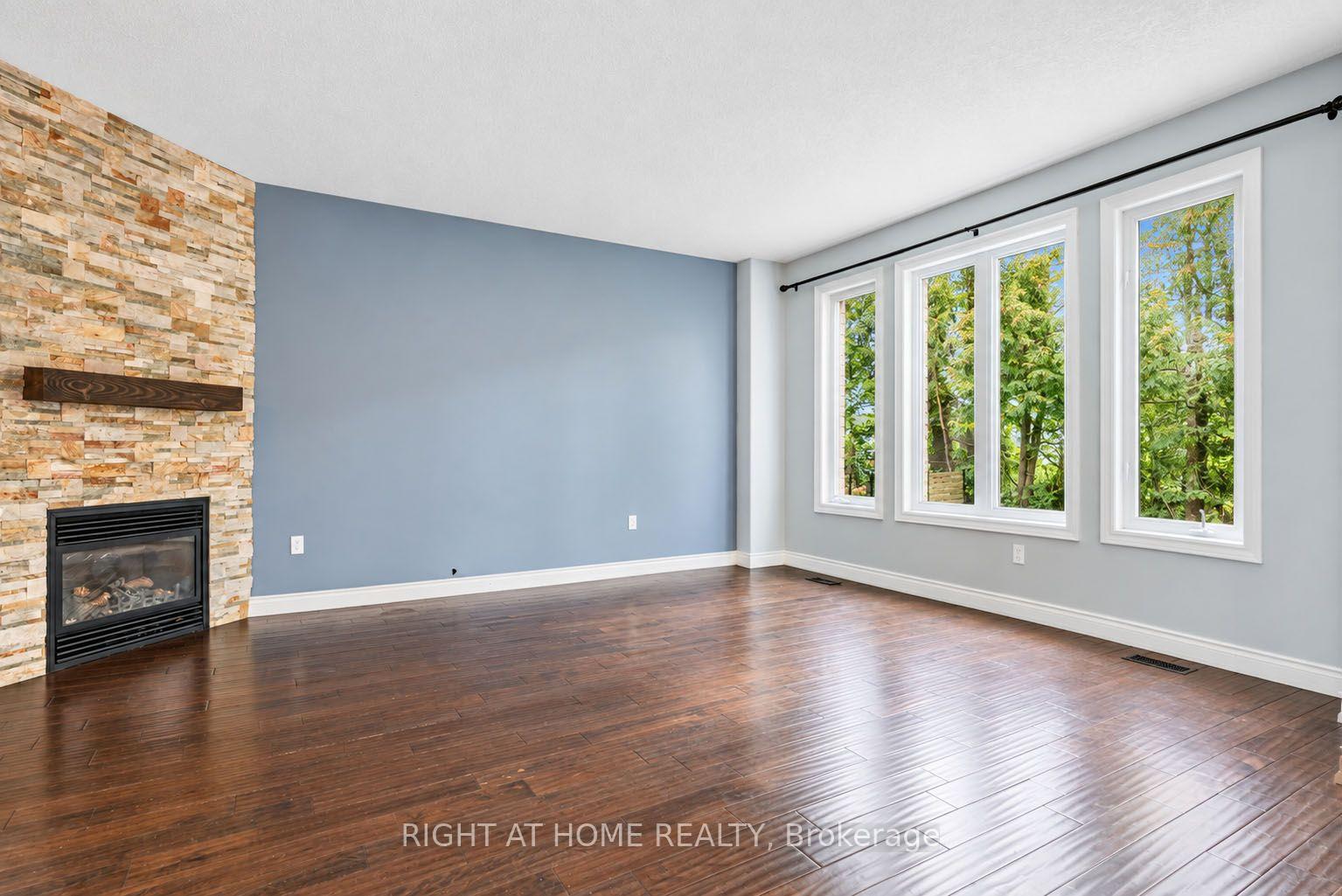 Photo 6 of 35 Auburn Court, Barrie, Ardagh — HOMEH