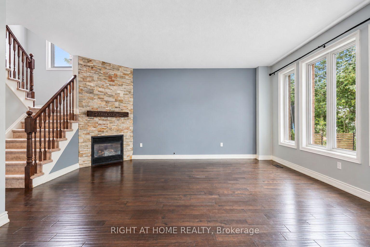Photo 7 of 35 Auburn Court, Barrie, Ardagh — HOMEH