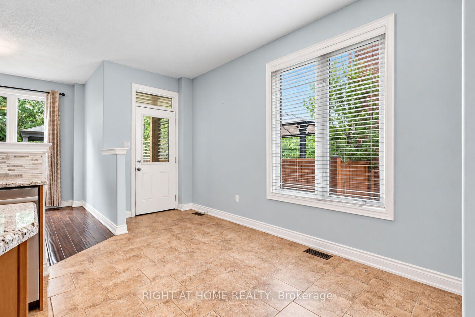Photo 12 of 35 Auburn Court, Barrie, Ardagh — HOMEH