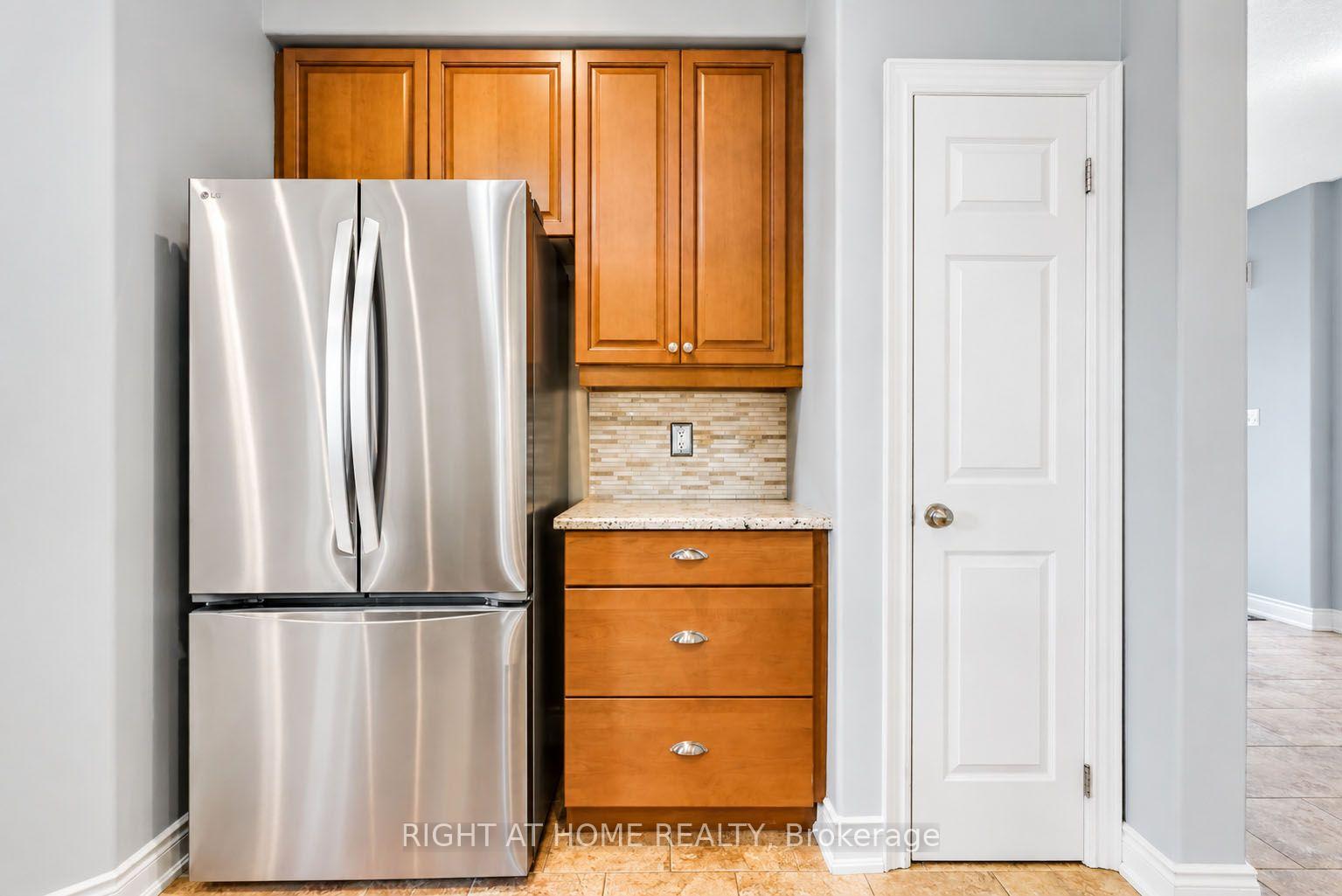 Photo 14 of 35 Auburn Court, Barrie, Ardagh — HOMEH