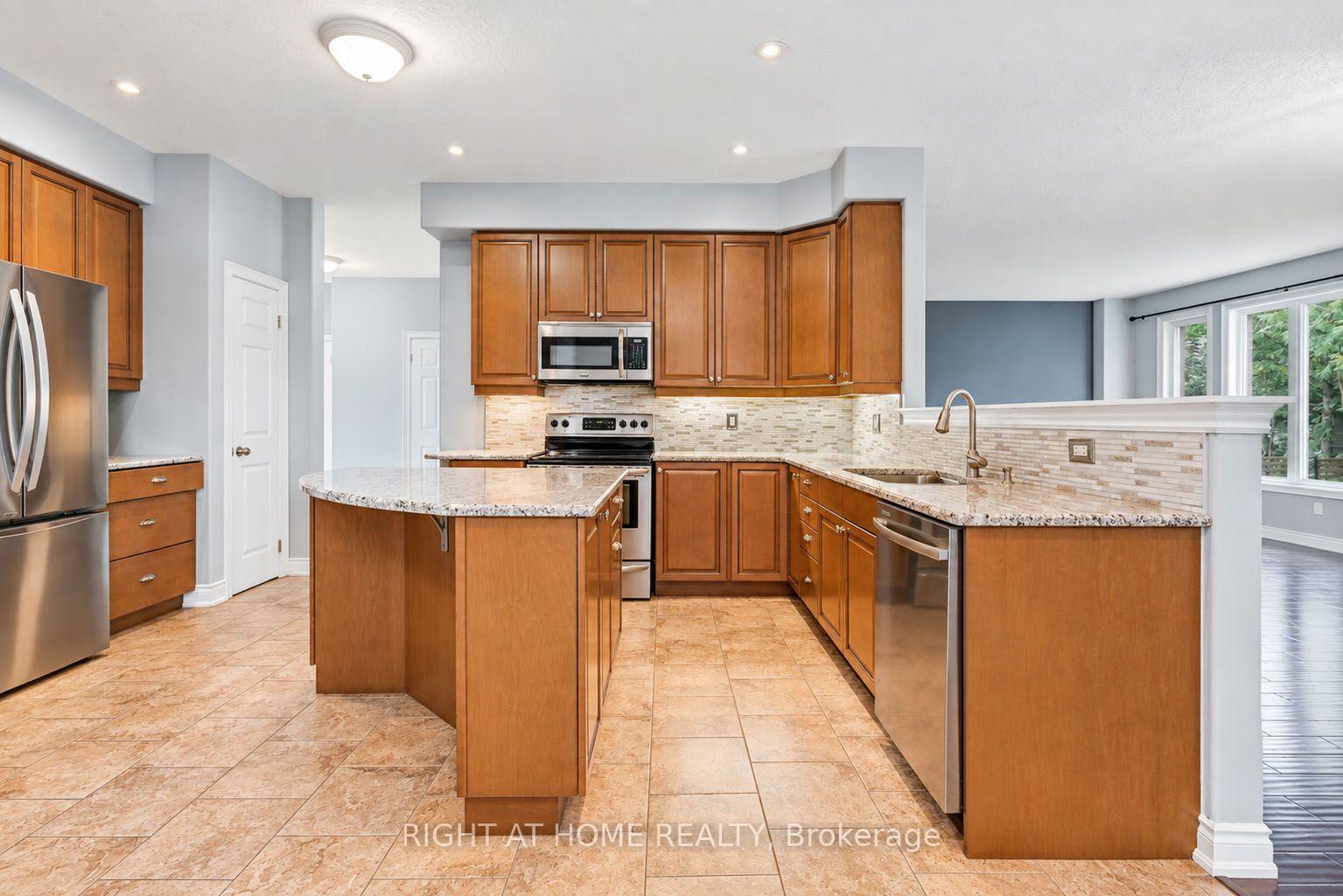 Photo 15 of 35 Auburn Court, Barrie, Ardagh — HOMEH