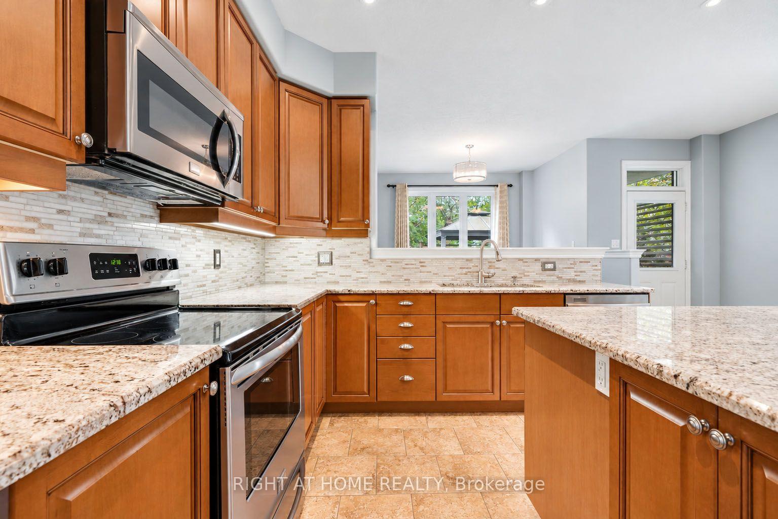 Photo 16 of 35 Auburn Court, Barrie, Ardagh — HOMEH