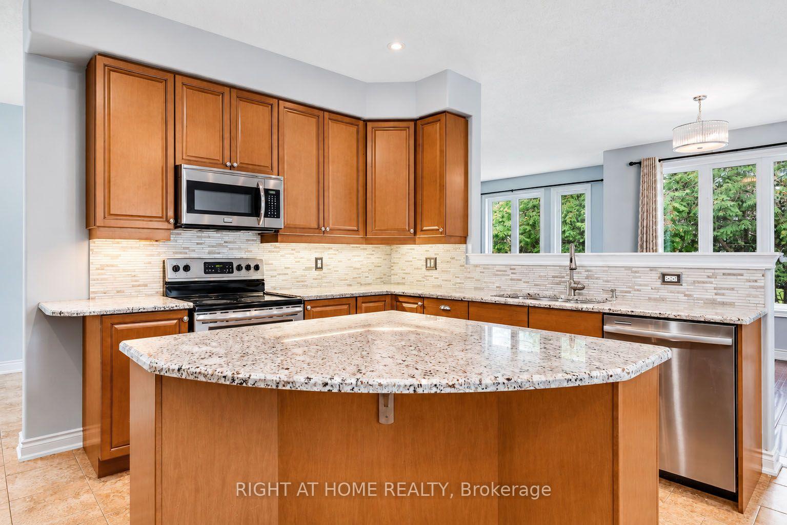 Photo 17 of 35 Auburn Court, Barrie, Ardagh — HOMEH