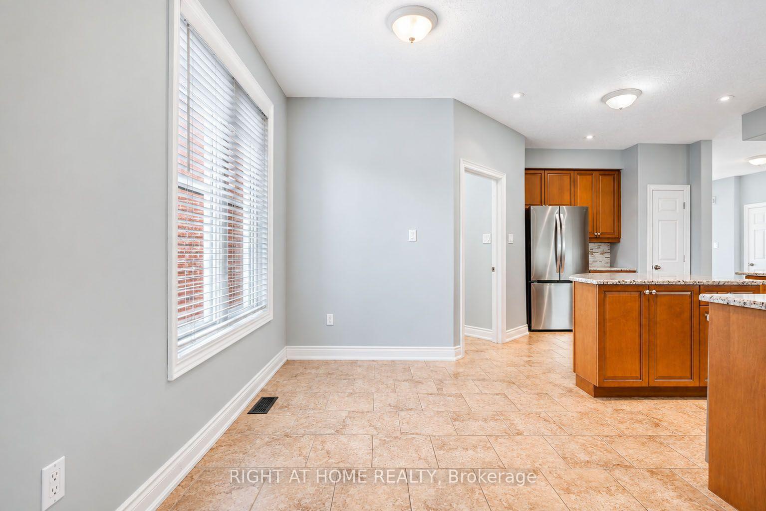 Photo 20 of 35 Auburn Court, Barrie, Ardagh — HOMEH