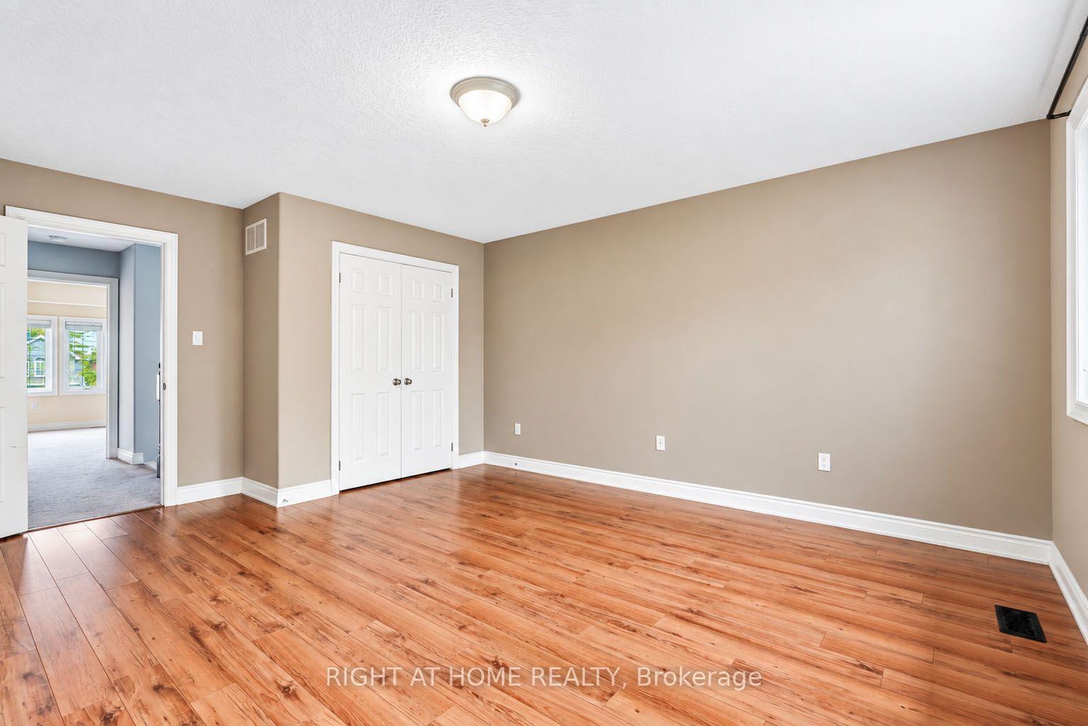 Photo 25 of 35 Auburn Court, Barrie, Ardagh — HOMEH