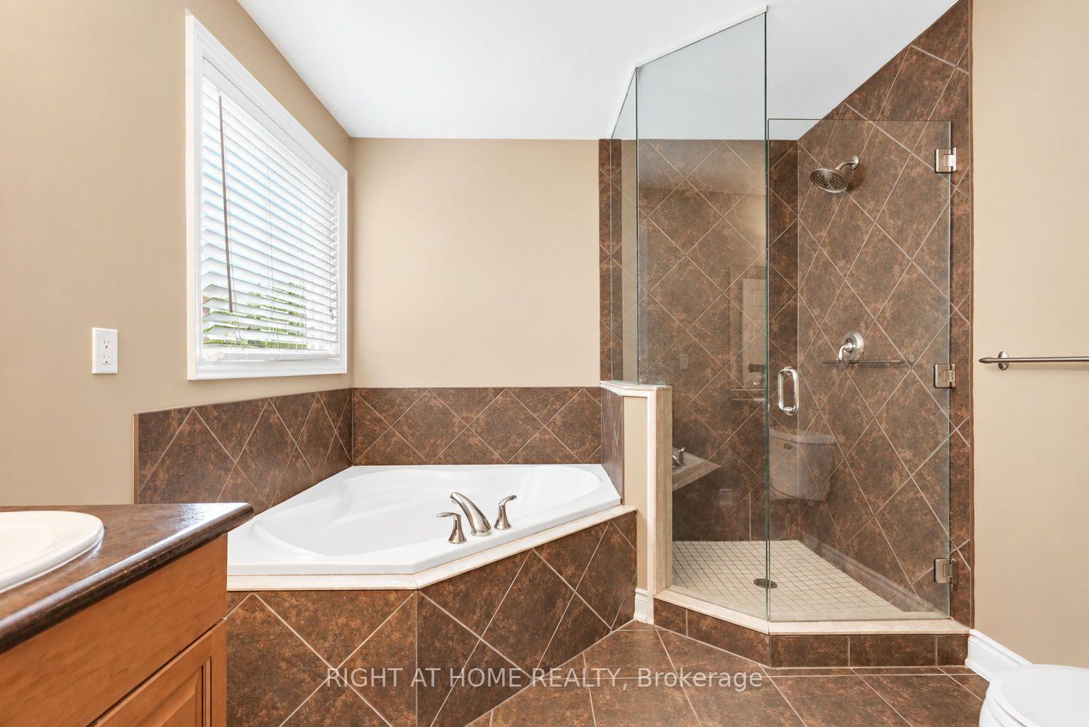 Photo 29 of 35 Auburn Court, Barrie, Ardagh — HOMEH
