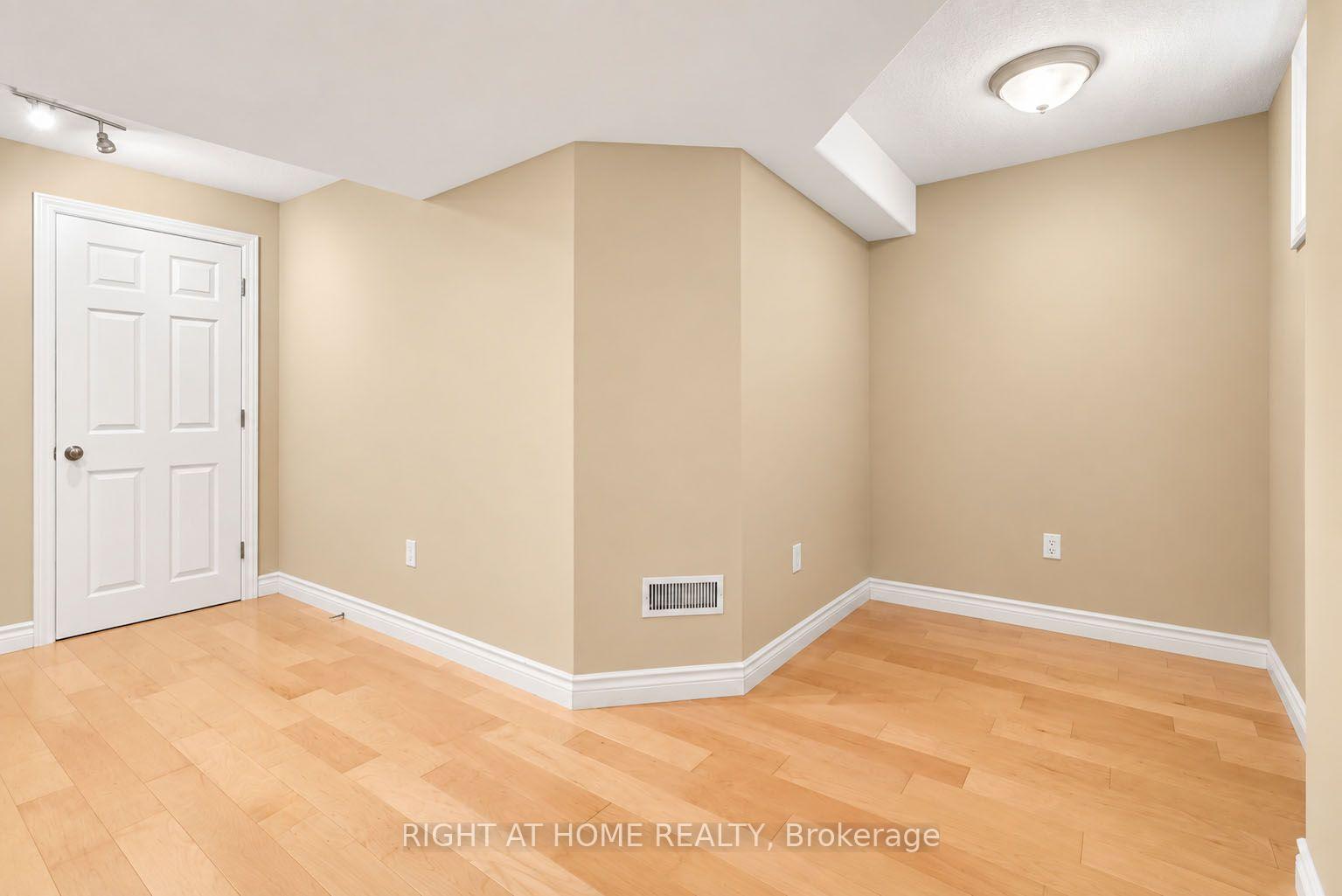 Photo 41 of 35 Auburn Court, Barrie, Ardagh — HOMEH