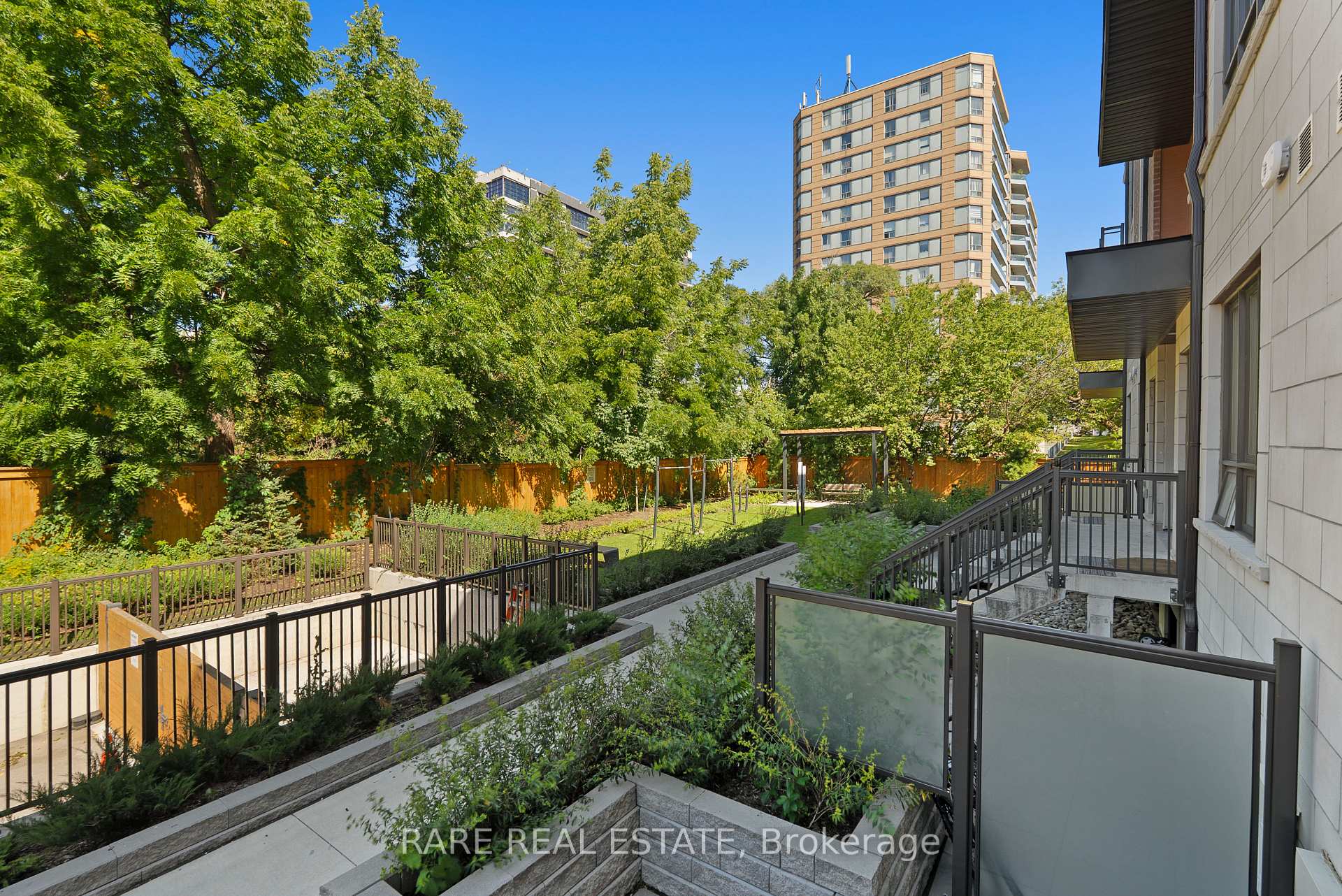 Photo 3 of Unit 15, 4045 Hickory Drive, Mississauga, Rathwood — HOMEH