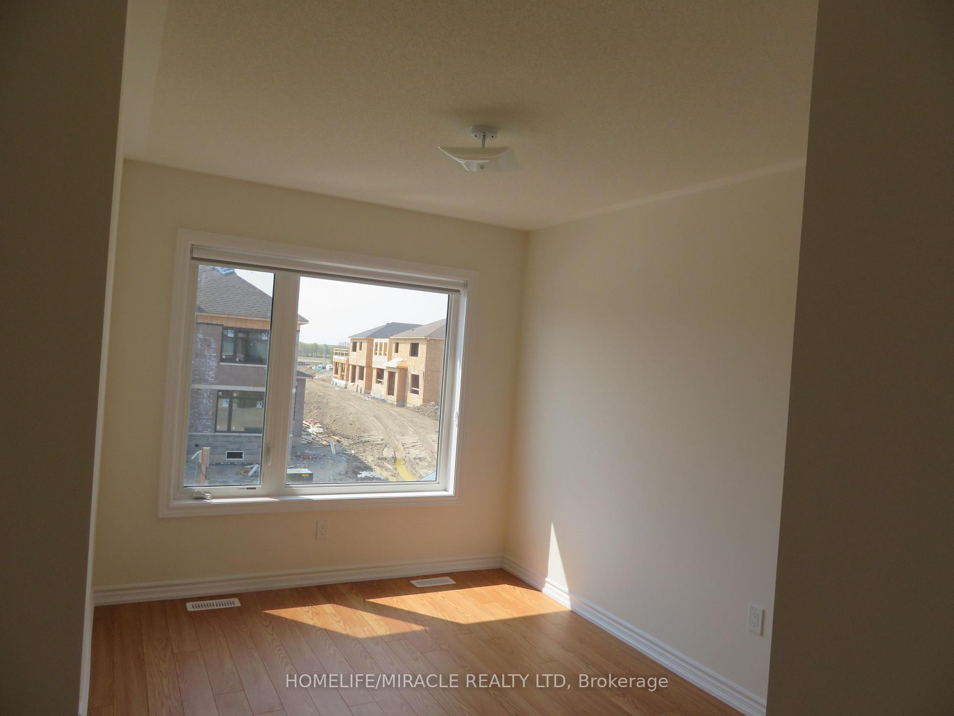 Photo 3 of Unit 72, 36 Valleybrook Road, Barrie, Innis-Shore — HOMEH