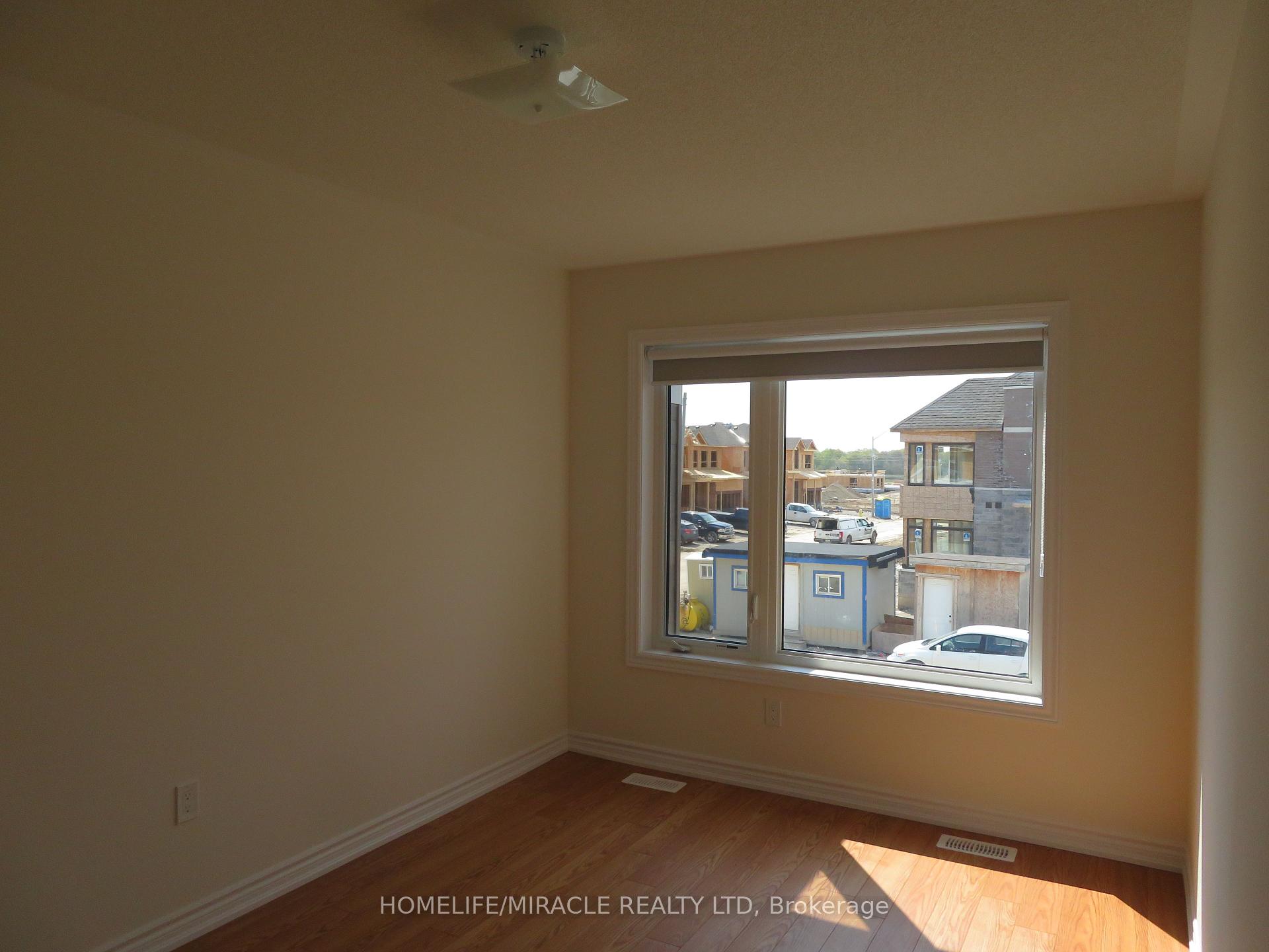 Photo 4 of Unit 72, 36 Valleybrook Road, Barrie, Innis-Shore — HOMEH
