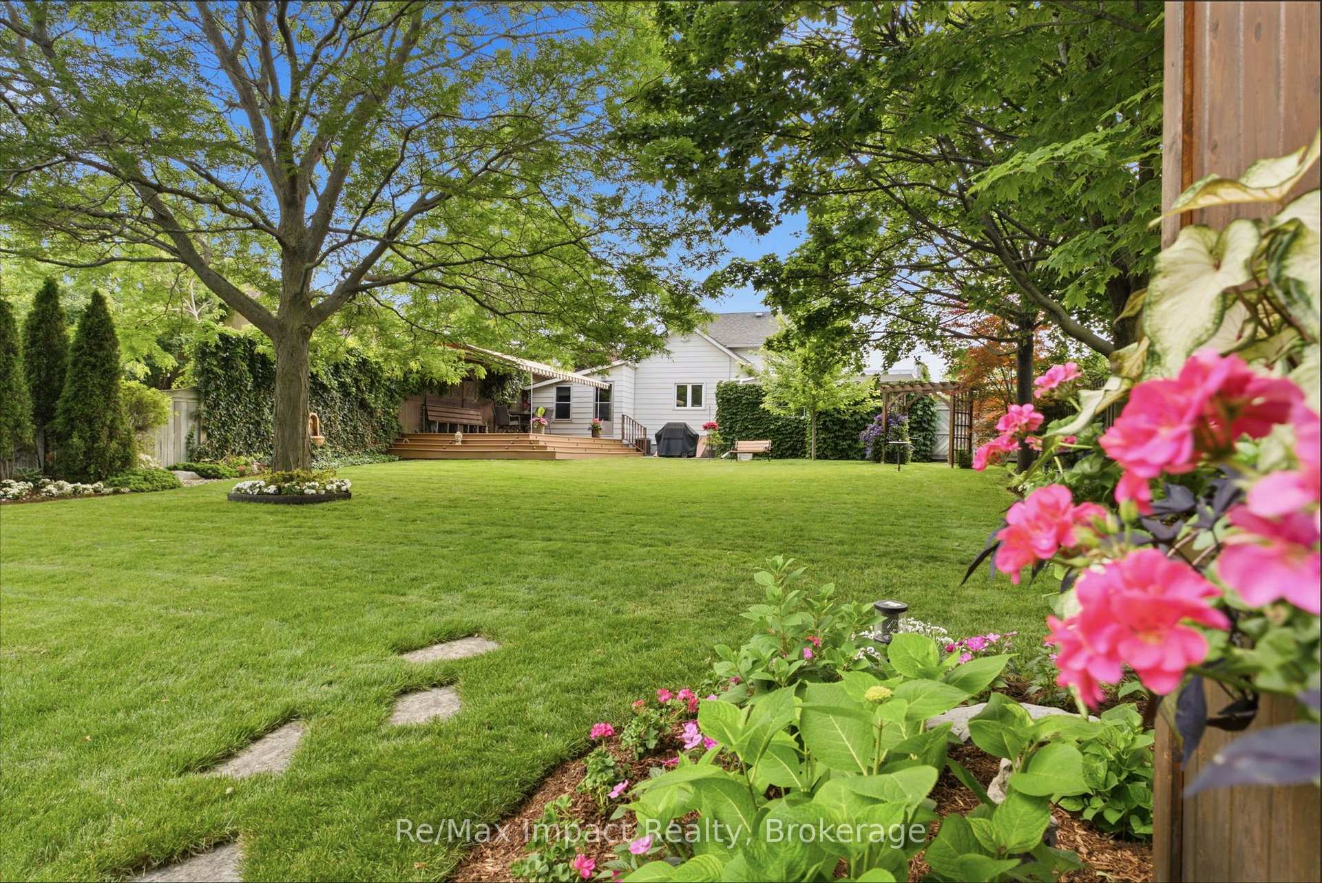 Photo 4 of 43 Park Road S, Oshawa, O'Neill — HOMEH