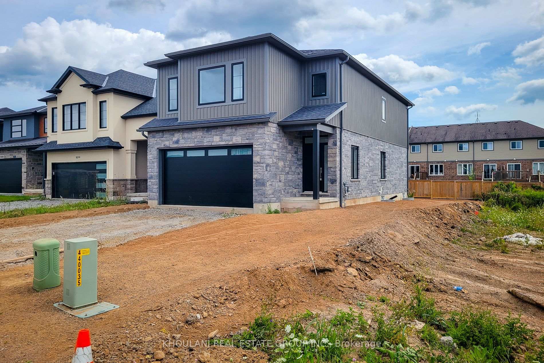 Photo 2 of 8898 Angie Drive, Niagara Falls, Forestview — HOMEH